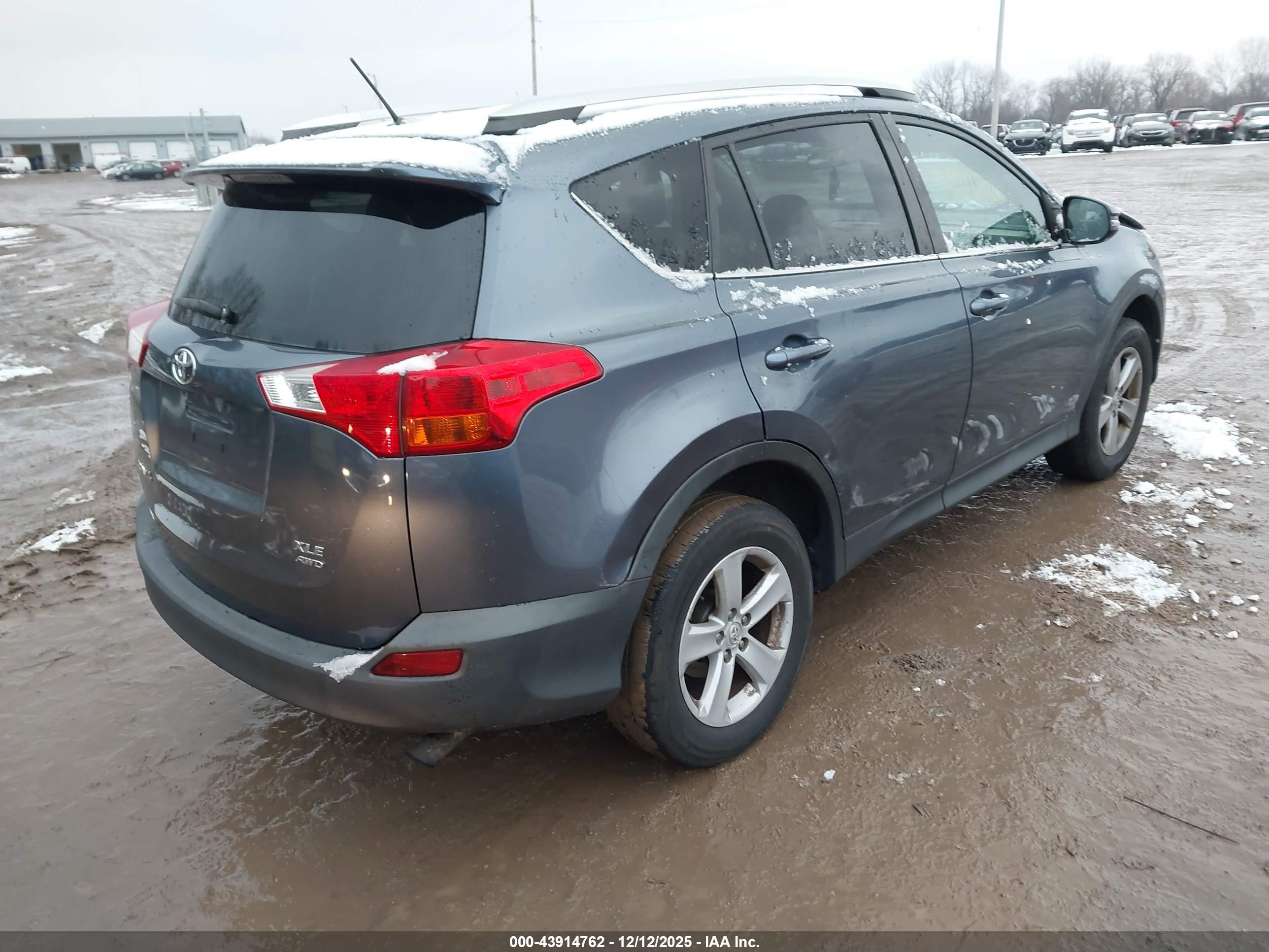 TOYOTA RAV4 image 4