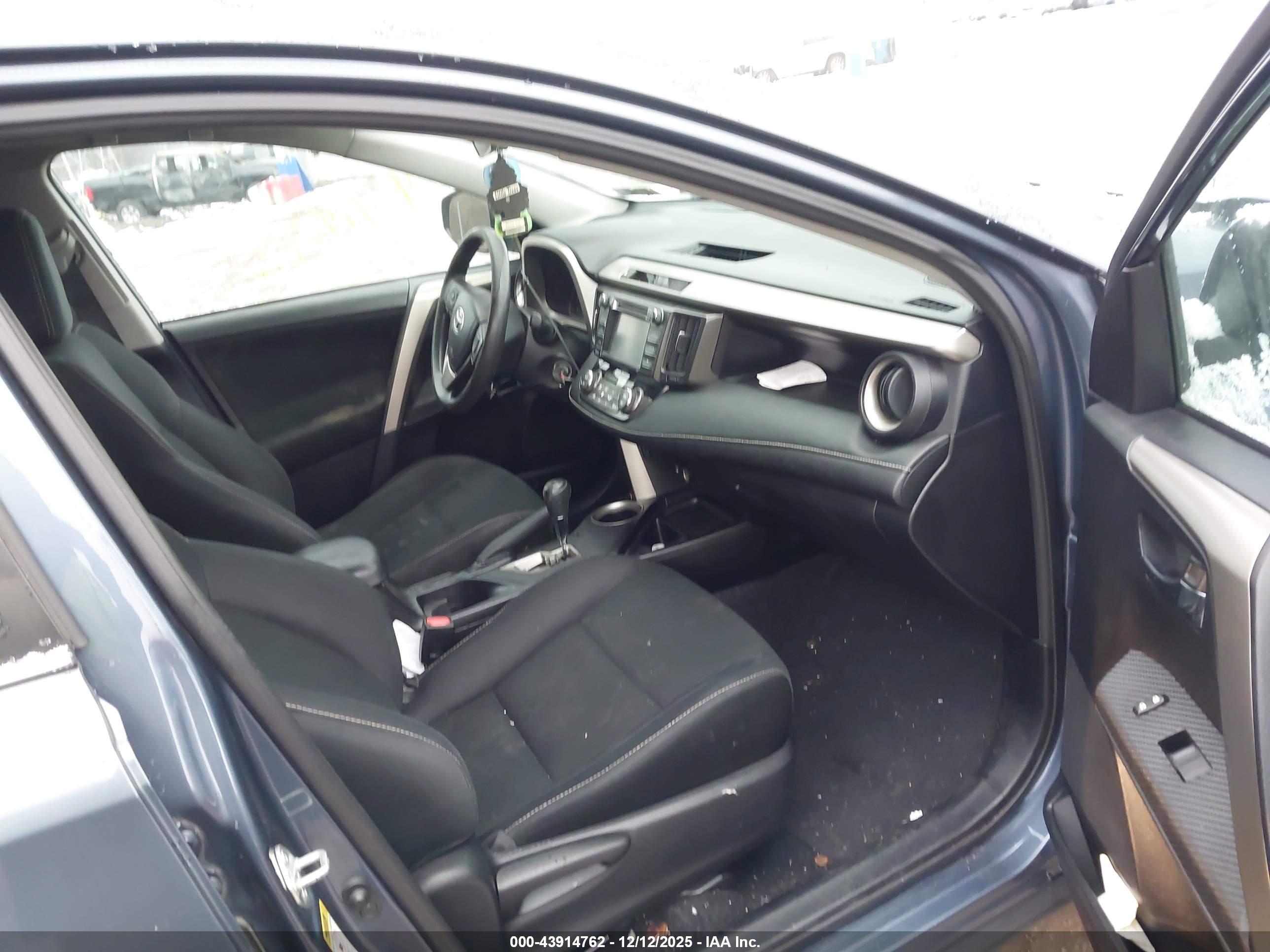 TOYOTA RAV4 image 5