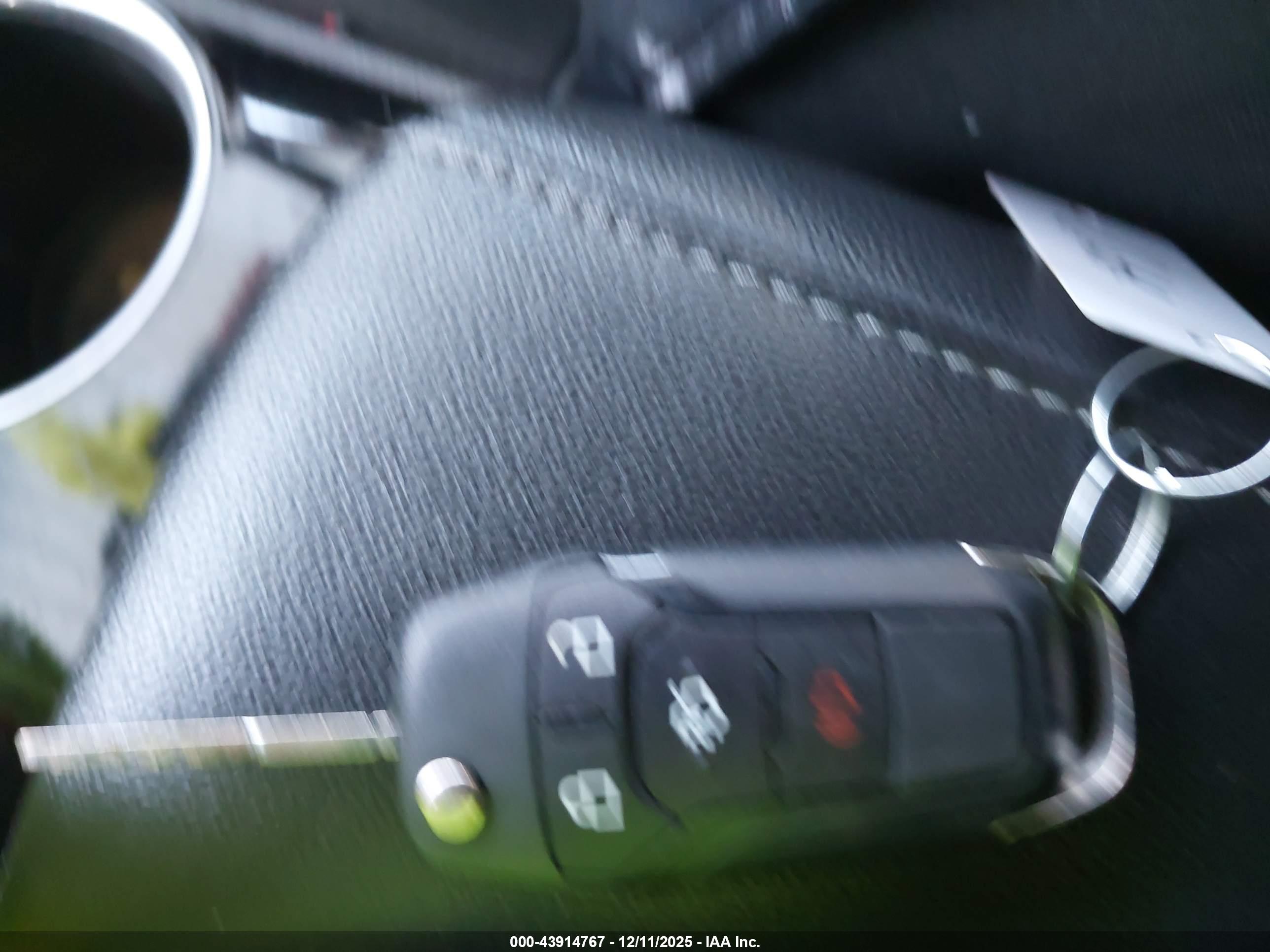 FORD FUSION image 11