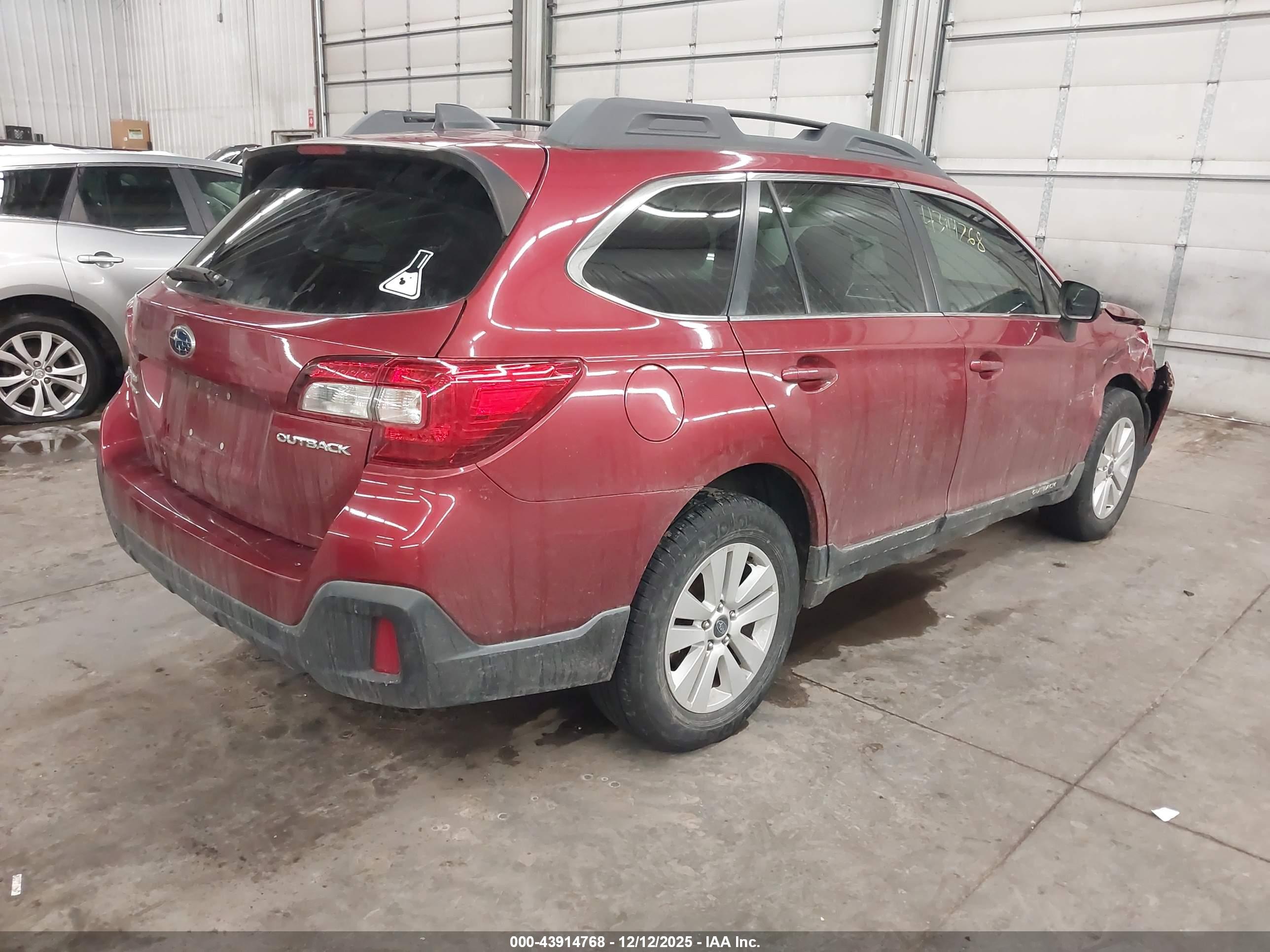 SUBARU OUTBACK image 4