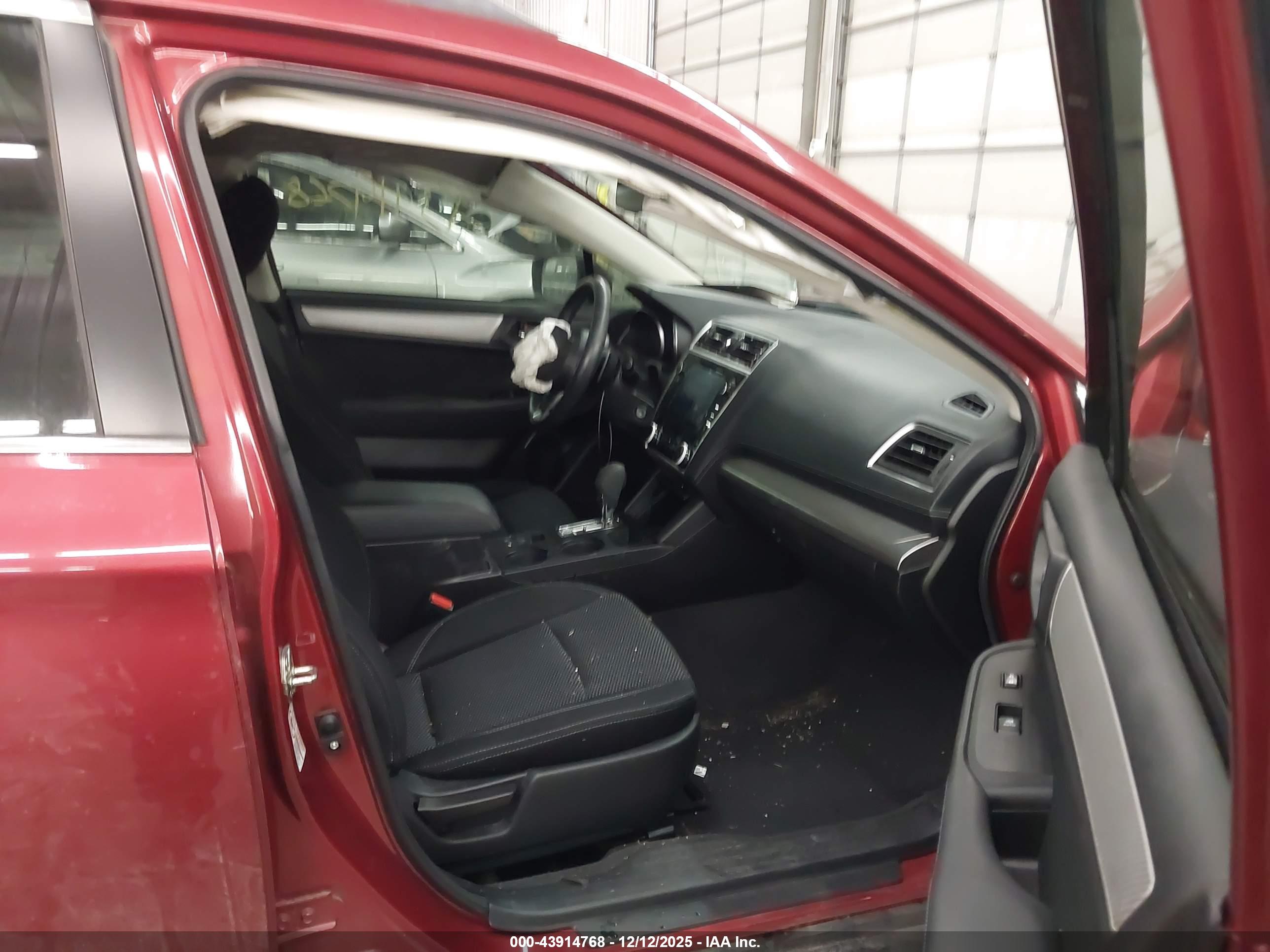SUBARU OUTBACK image 5
