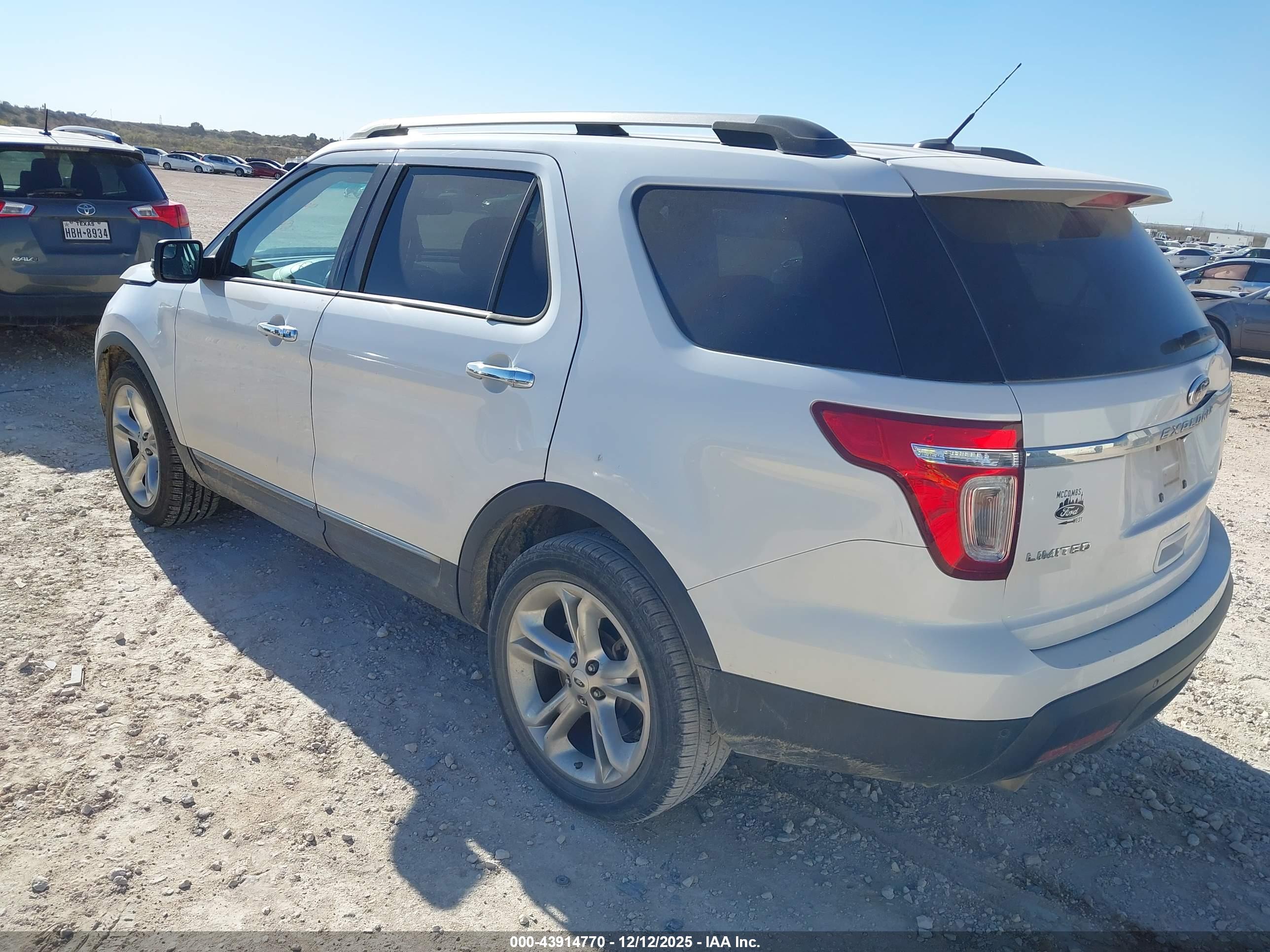FORD EXPLORER image 3