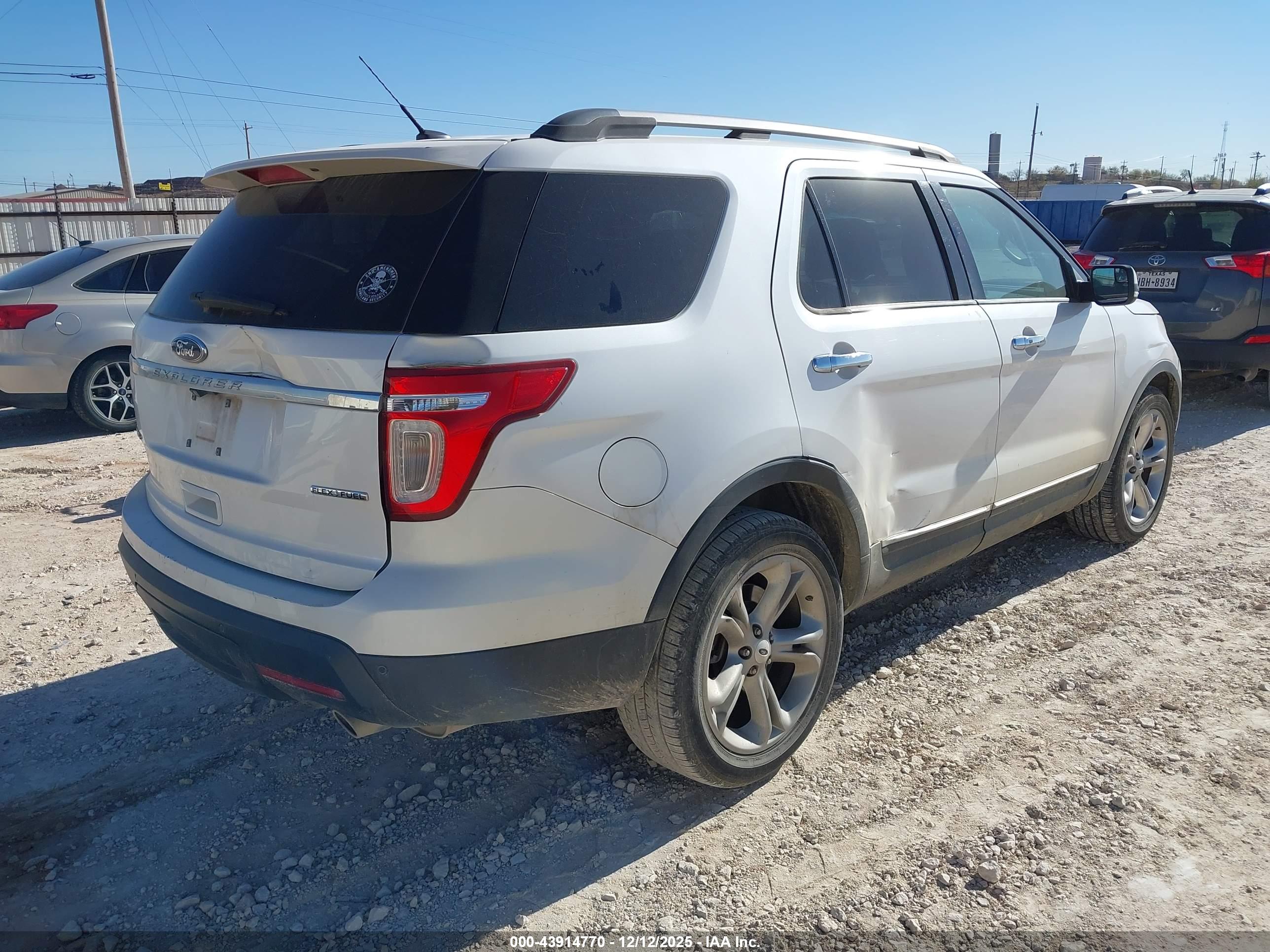 FORD EXPLORER image 4