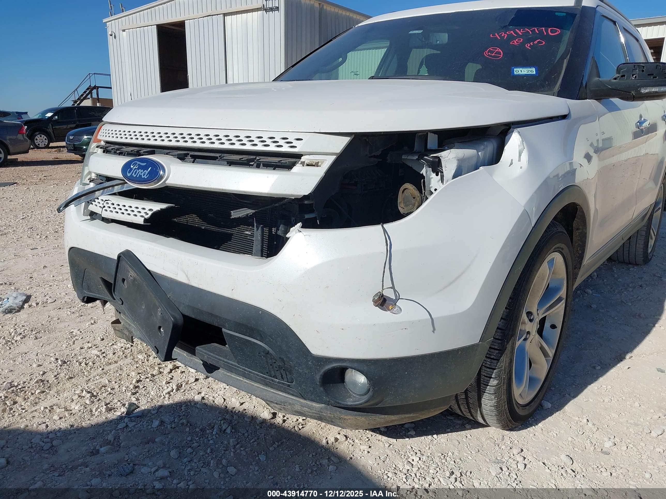 FORD EXPLORER image 6