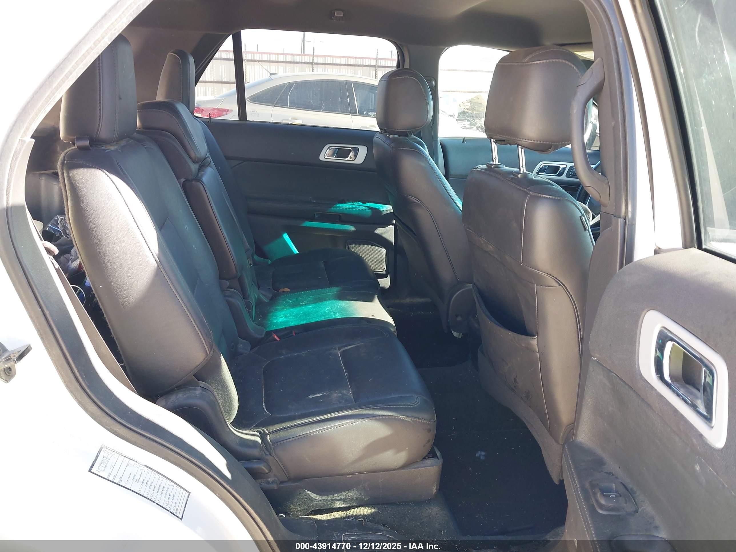 FORD EXPLORER image 8