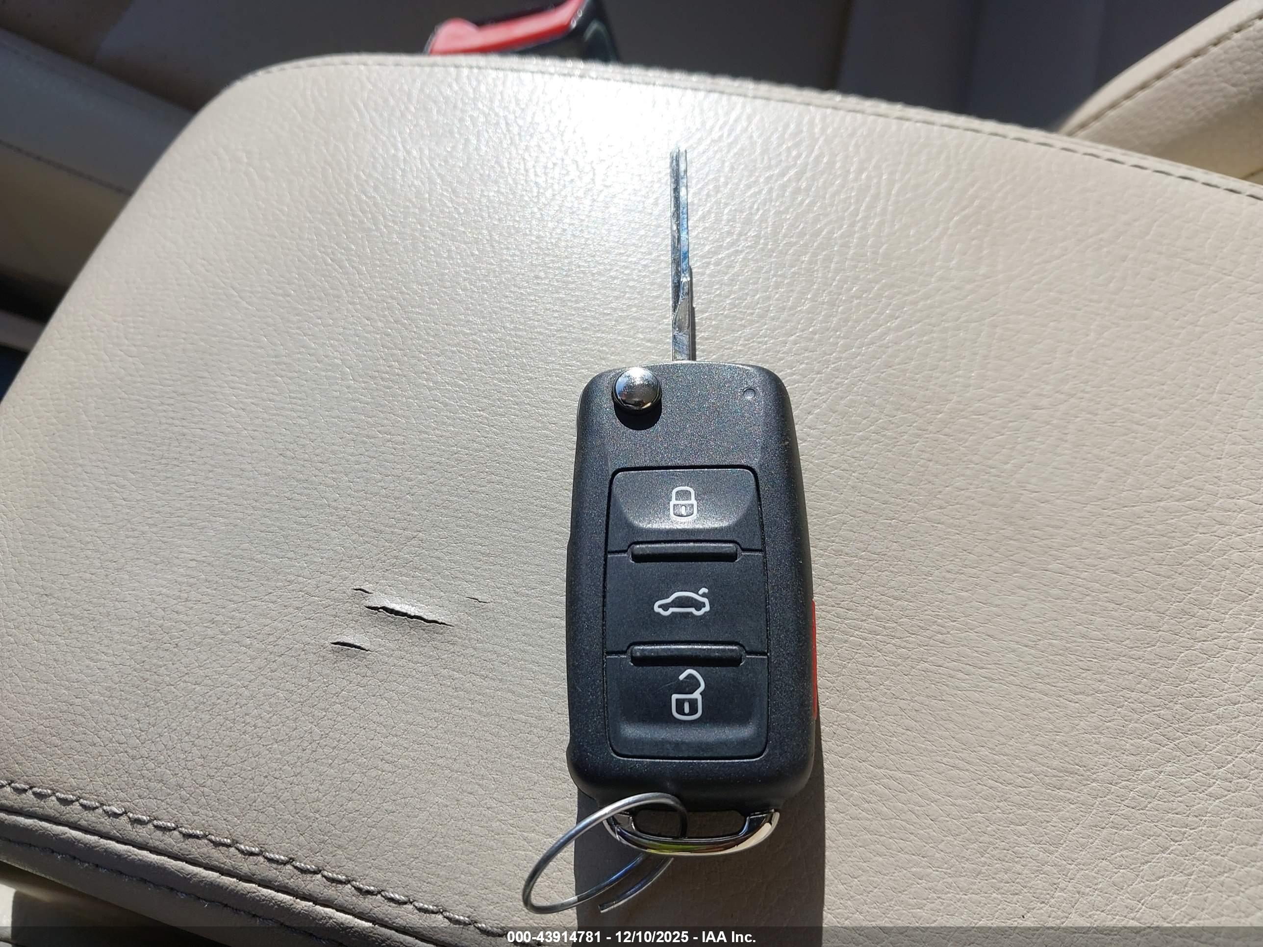 VOLKSWAGEN TIGUAN image 11
