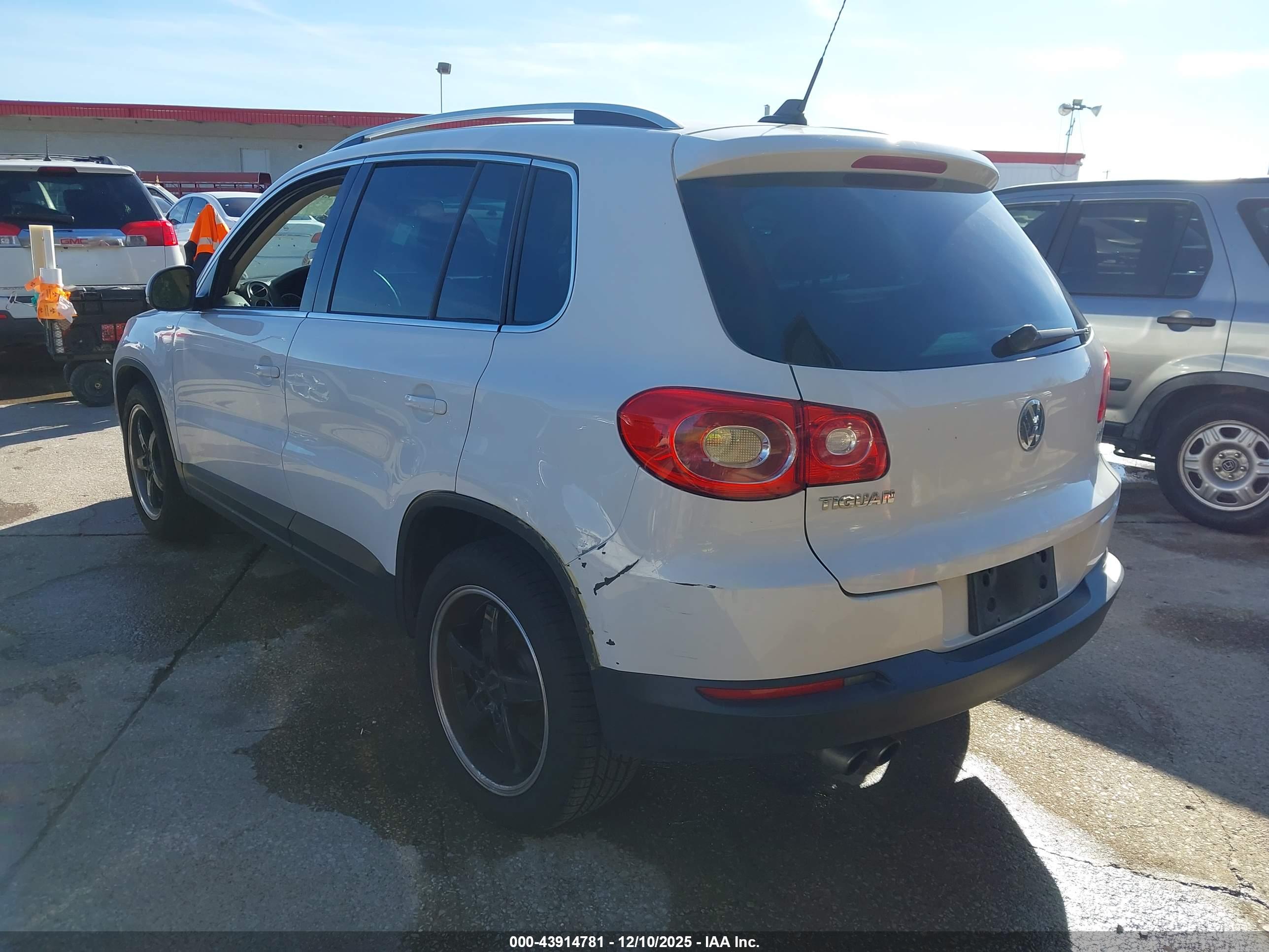 VOLKSWAGEN TIGUAN image 3