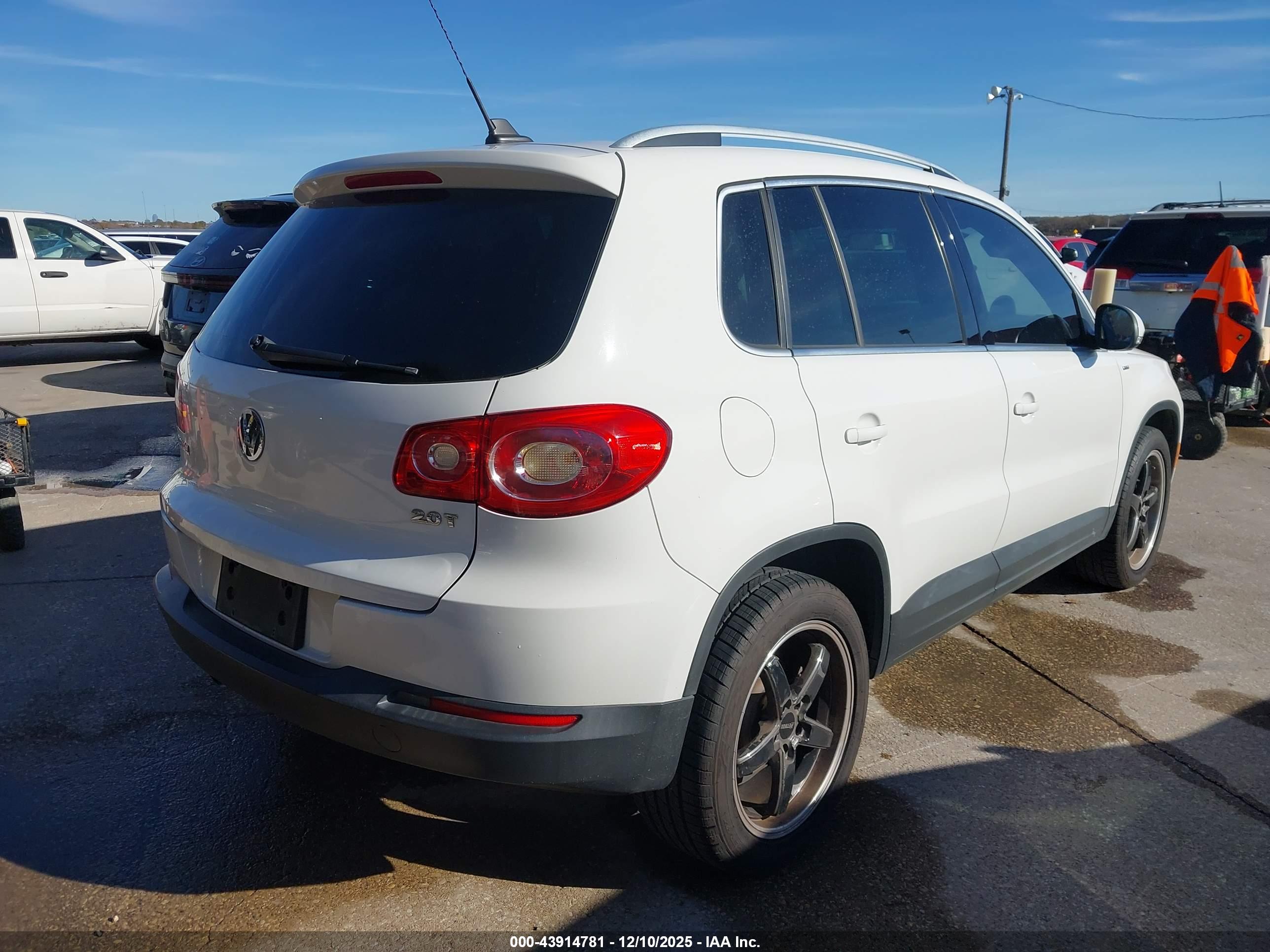 VOLKSWAGEN TIGUAN image 4