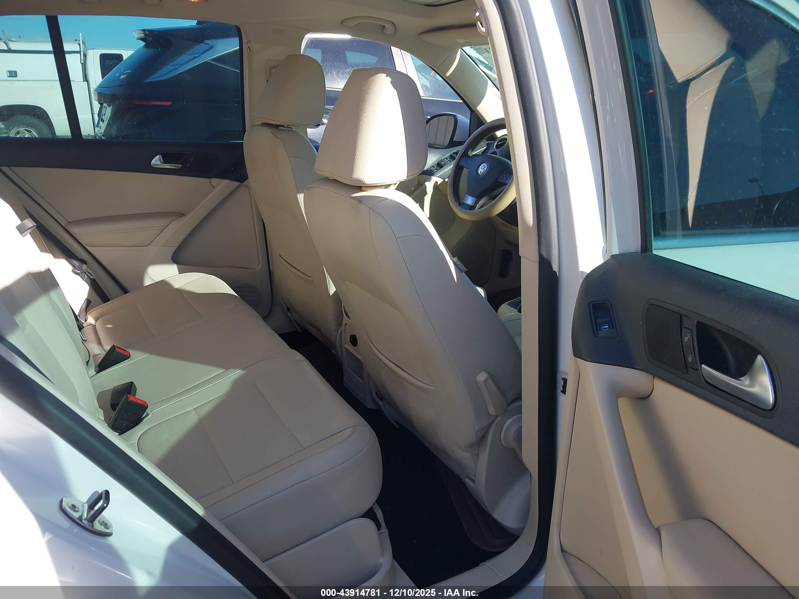 VOLKSWAGEN TIGUAN image 8