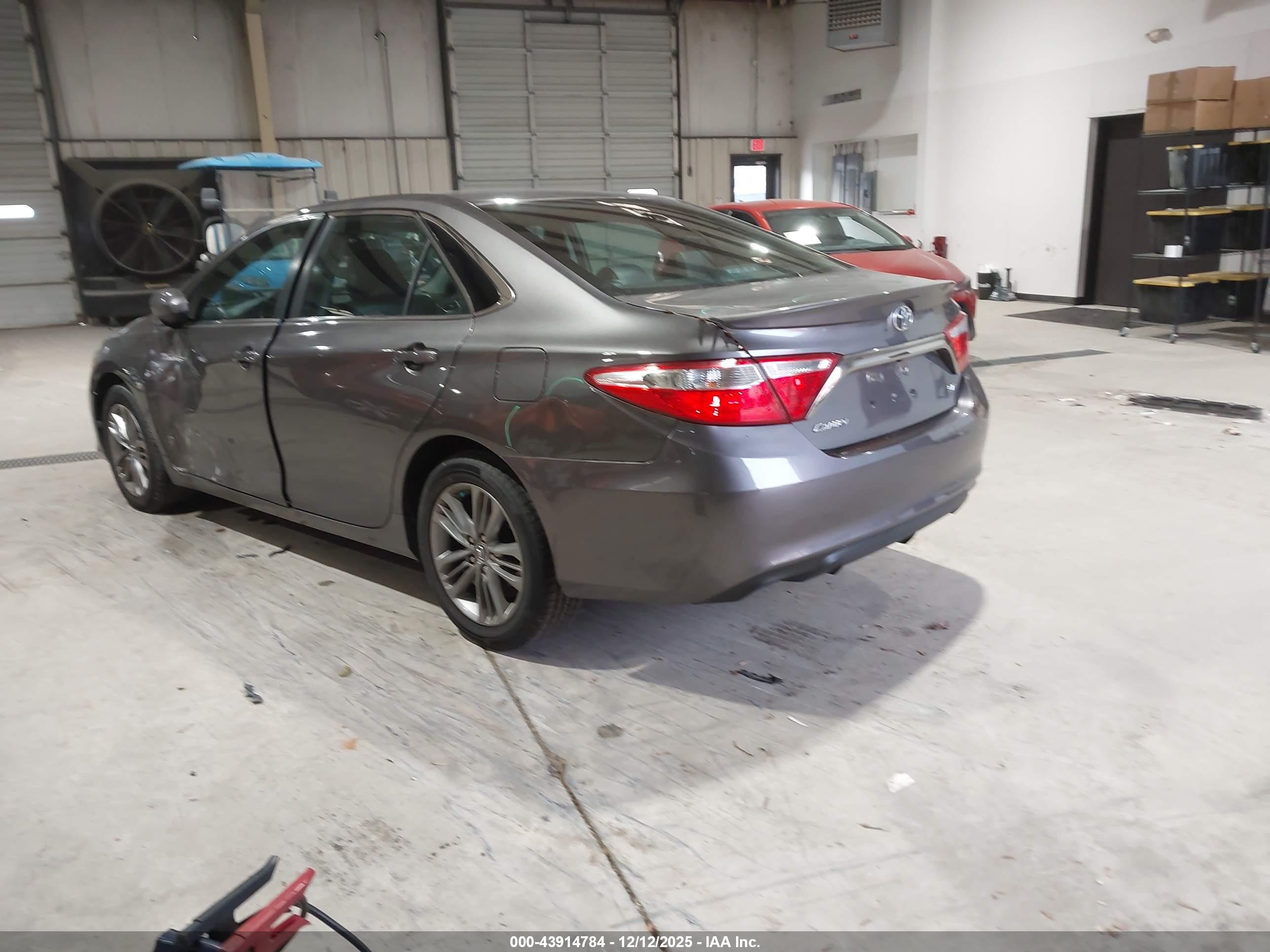 TOYOTA CAMRY image 3