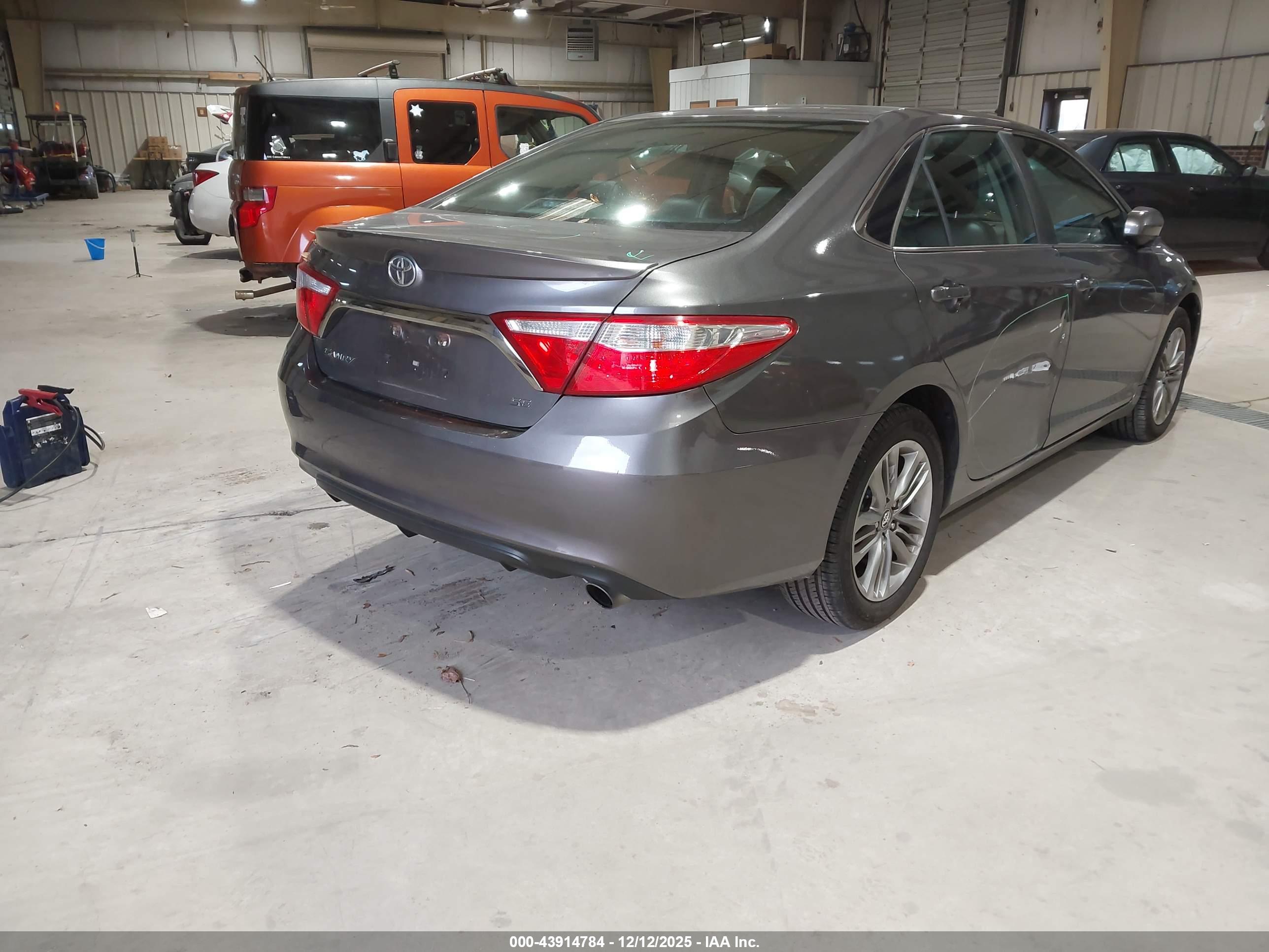 TOYOTA CAMRY image 4