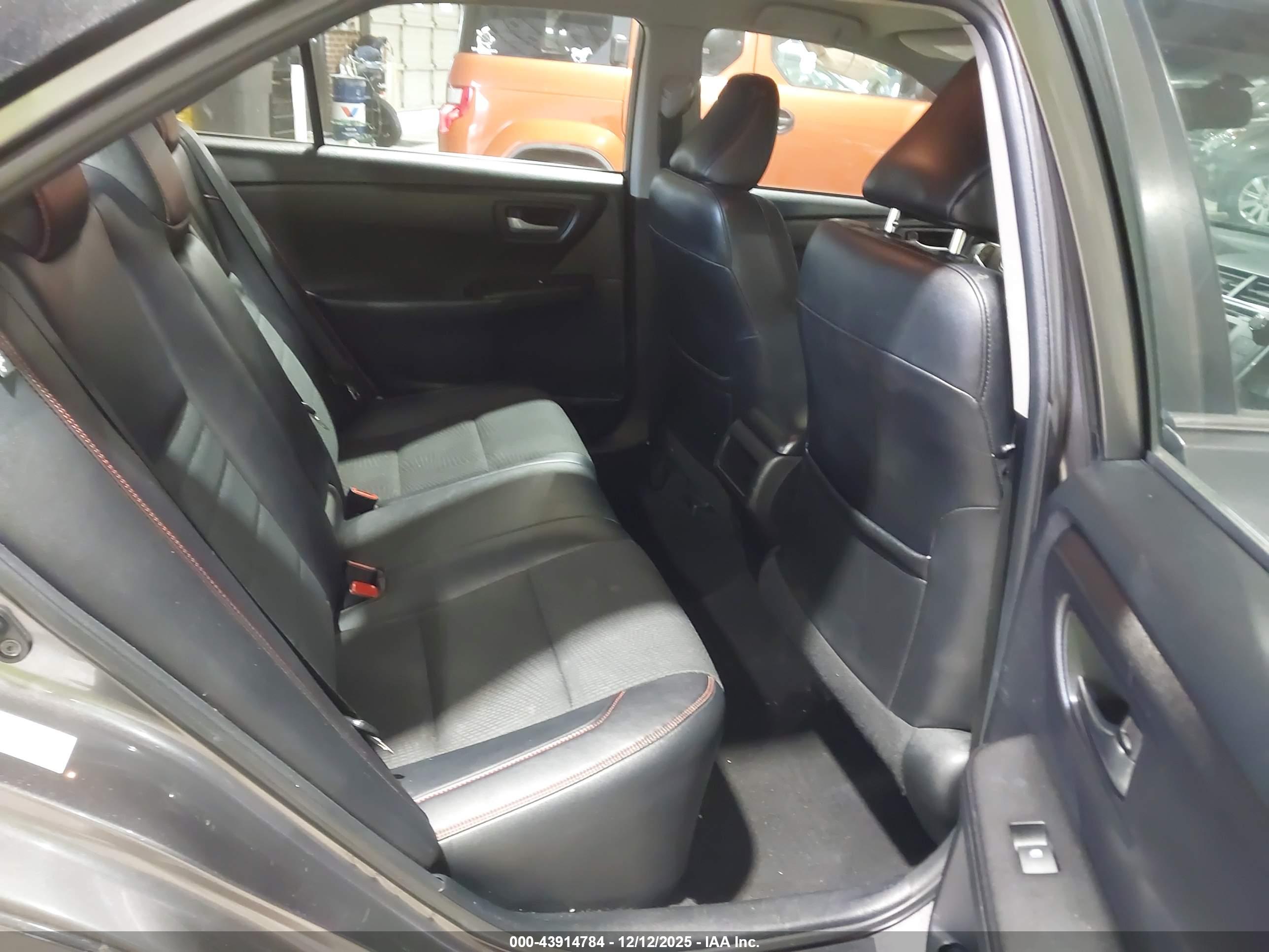 TOYOTA CAMRY image 8