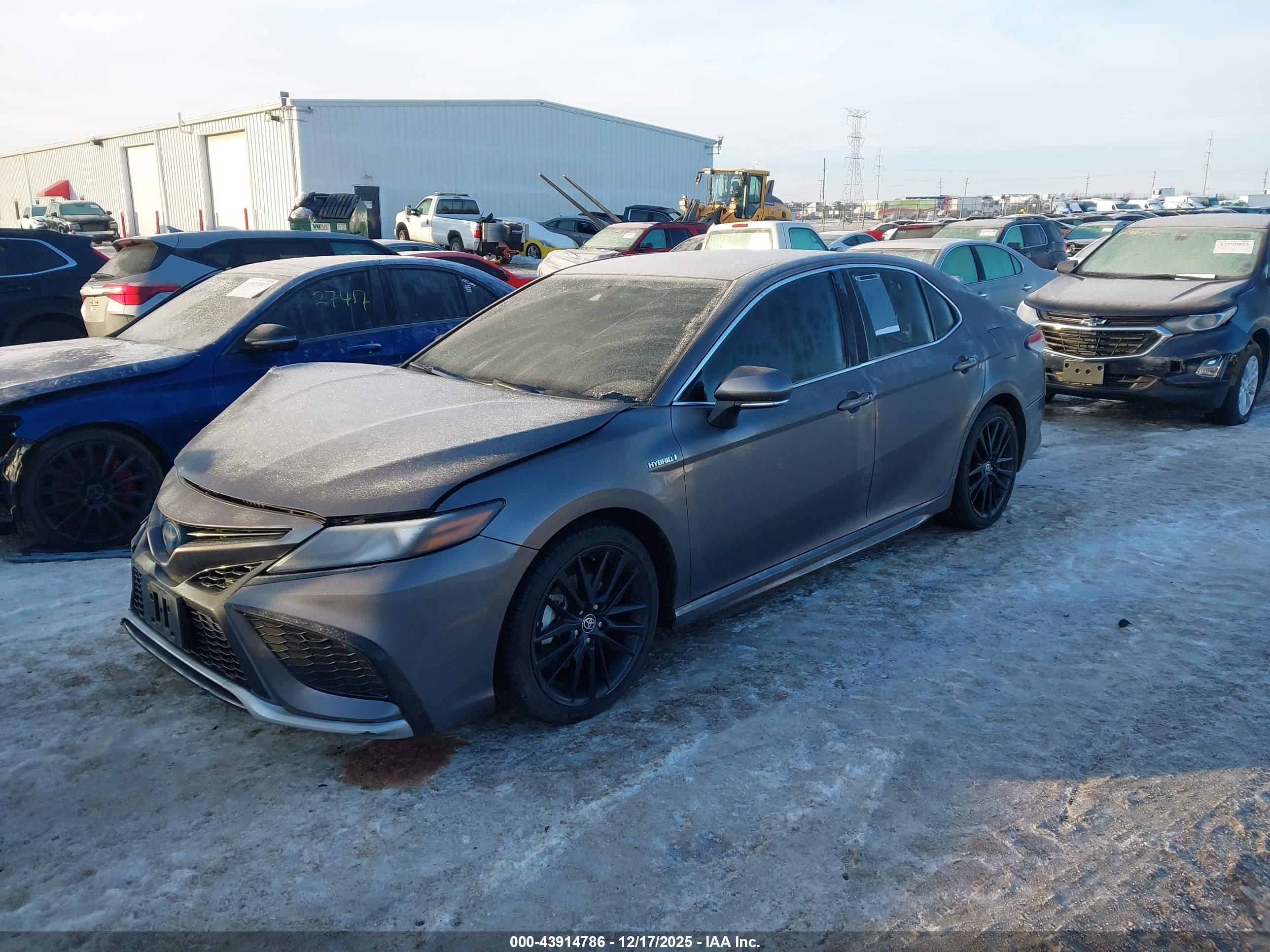 TOYOTA CAMRY image 2