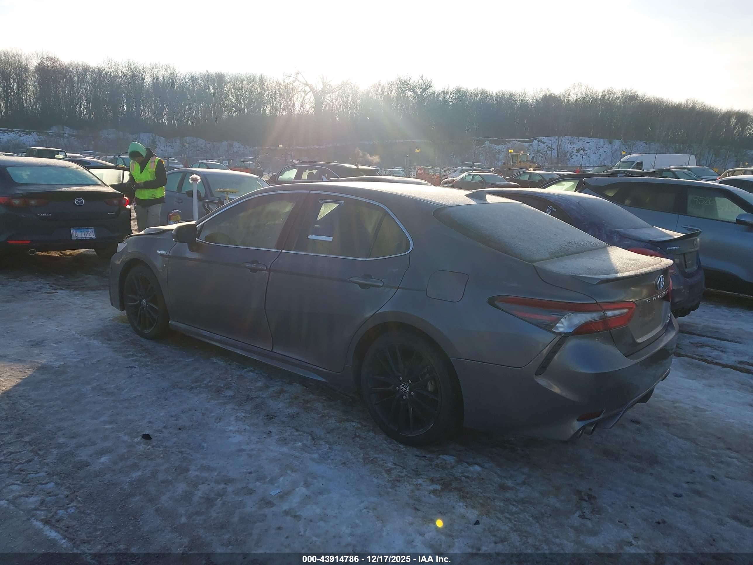 TOYOTA CAMRY image 3