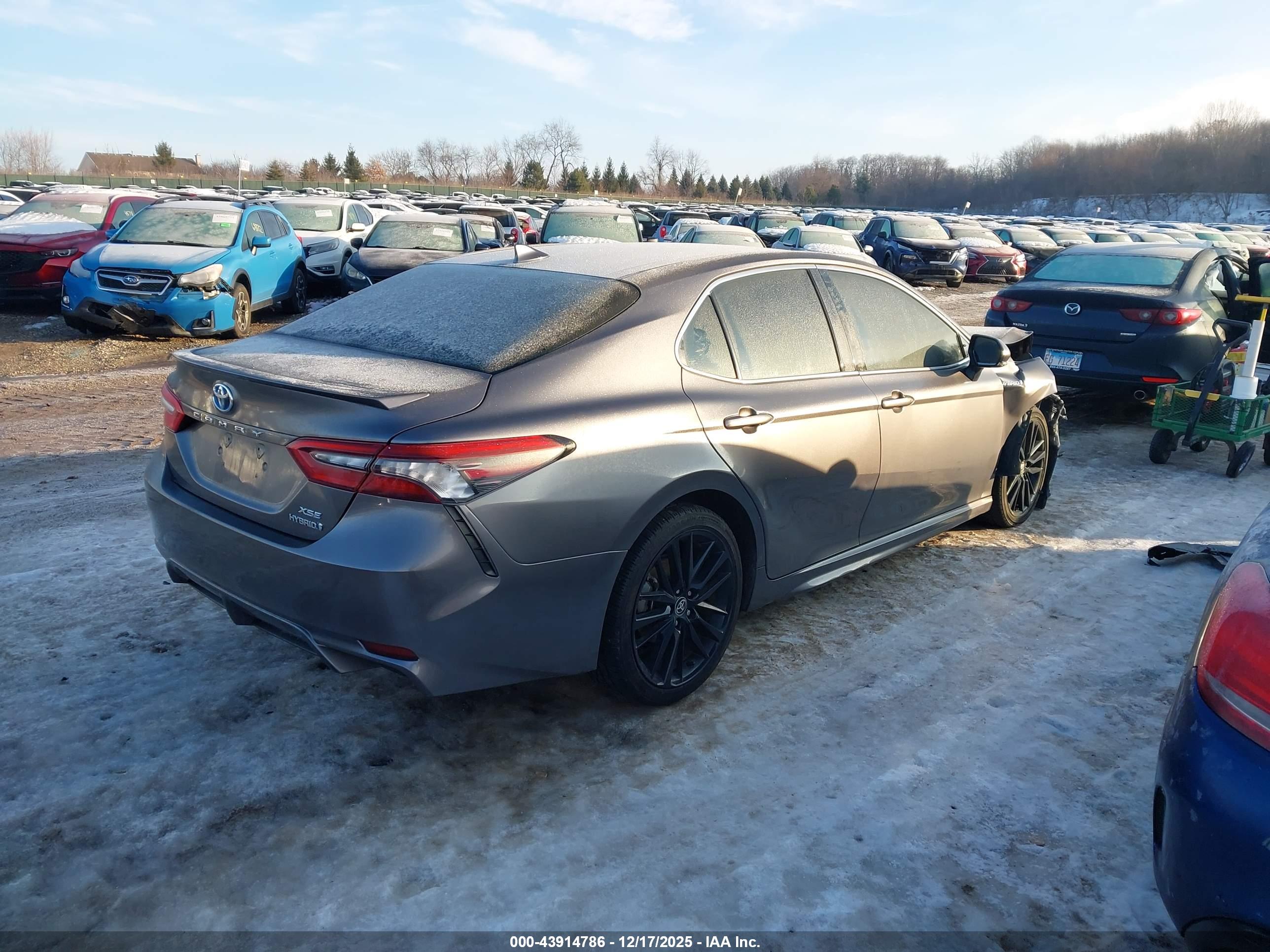 TOYOTA CAMRY image 4