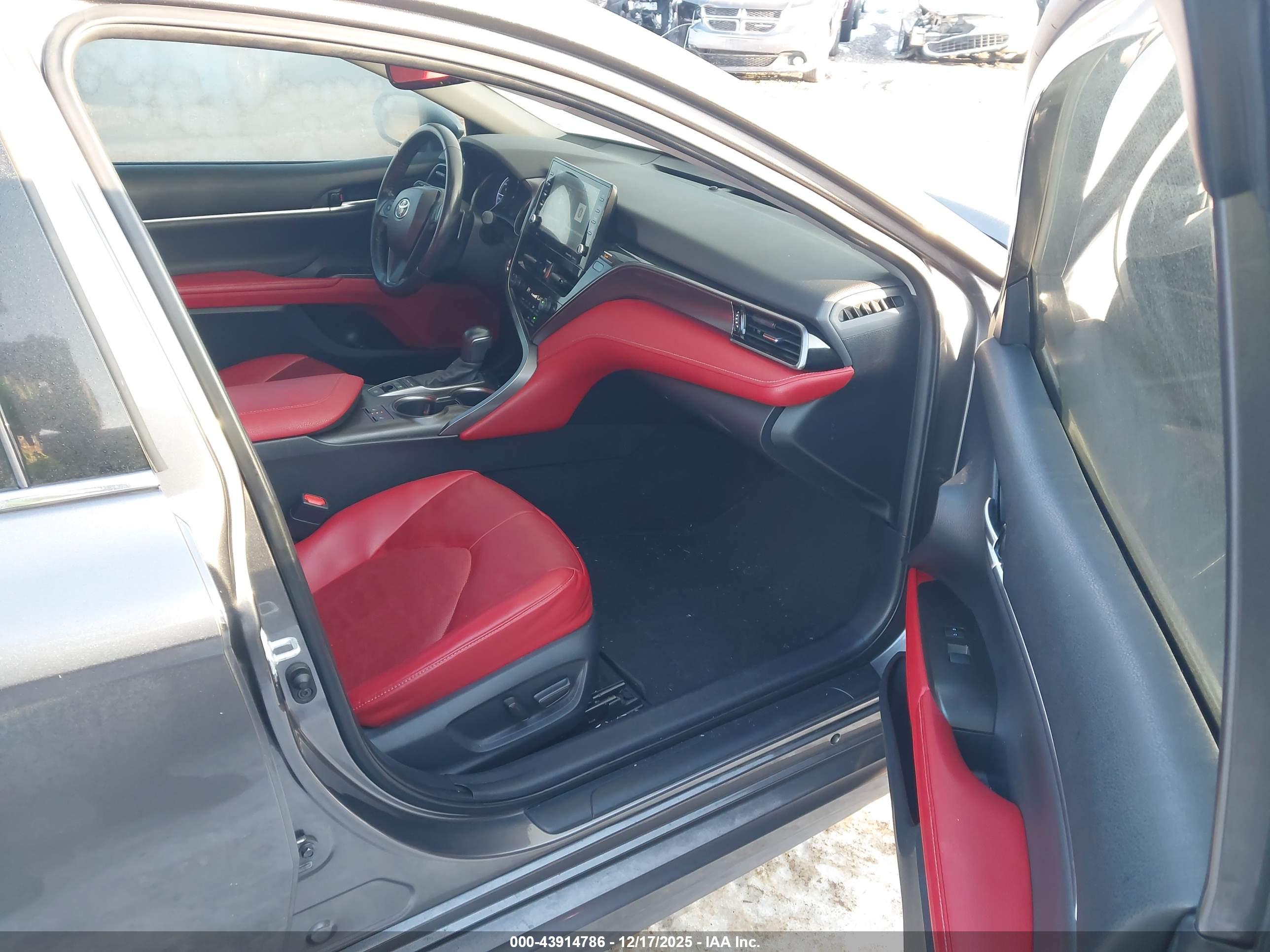 TOYOTA CAMRY image 5