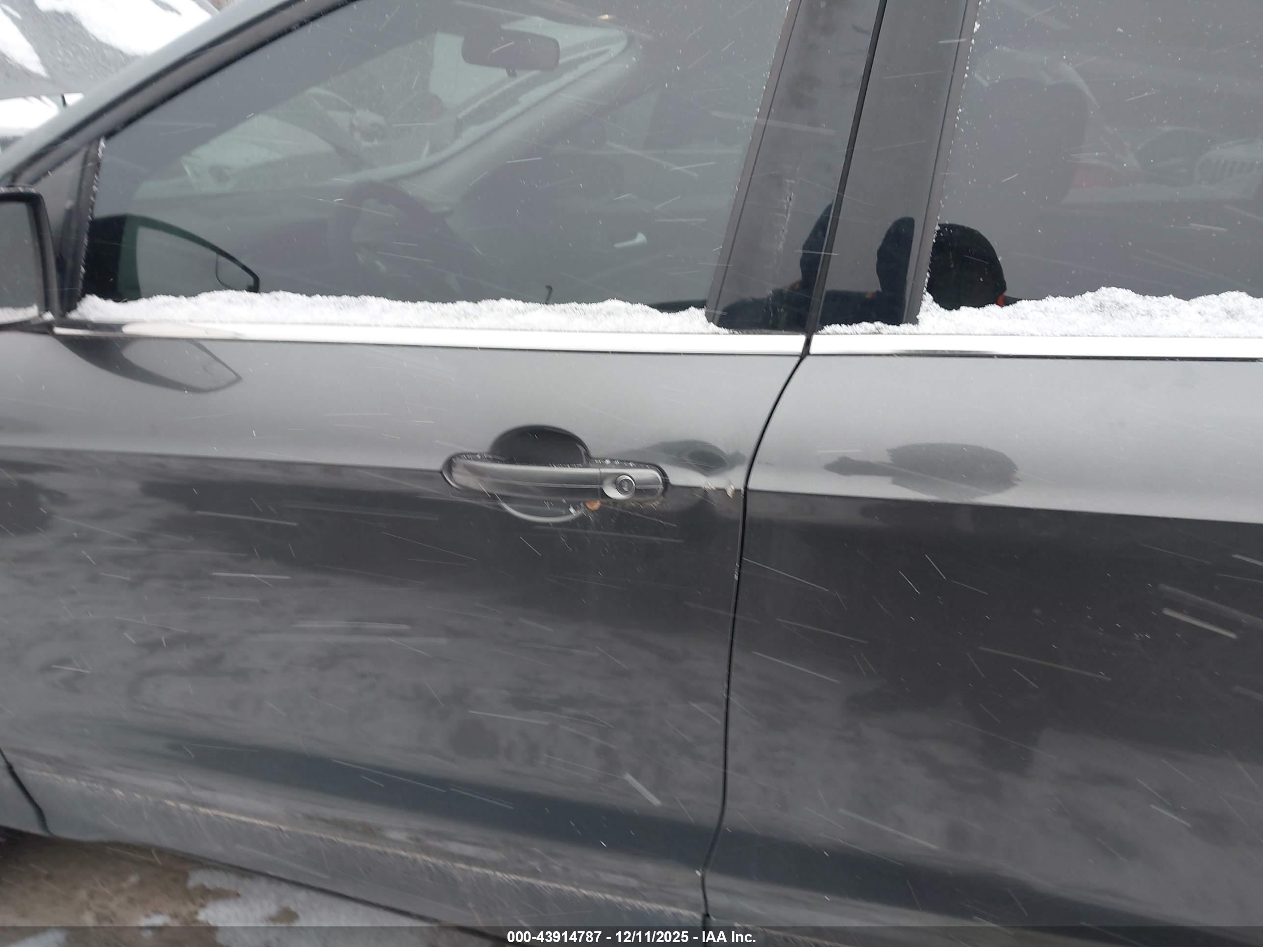 FORD ESCAPE image 6