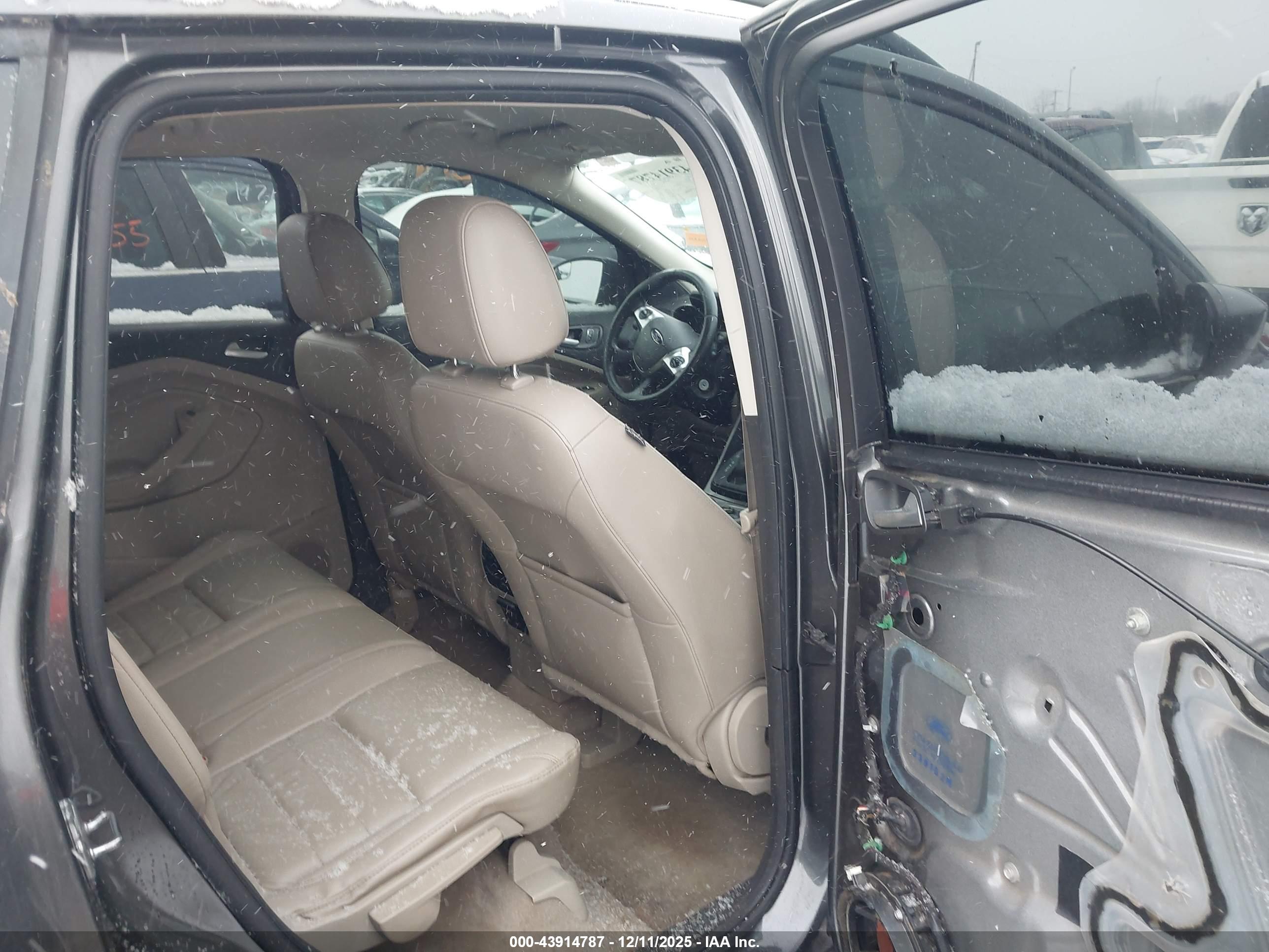 FORD ESCAPE image 8