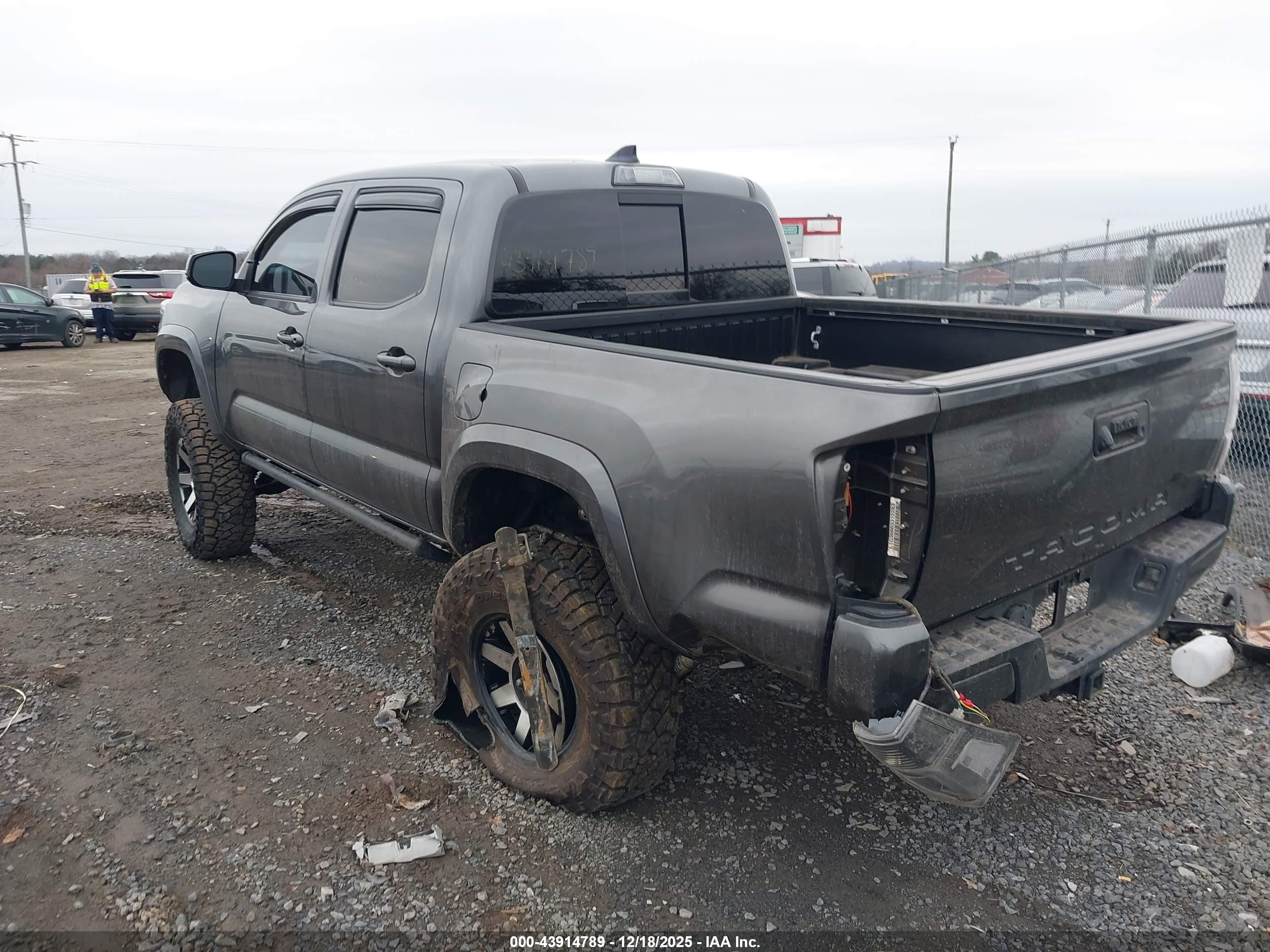 TOYOTA TACOMA image 3
