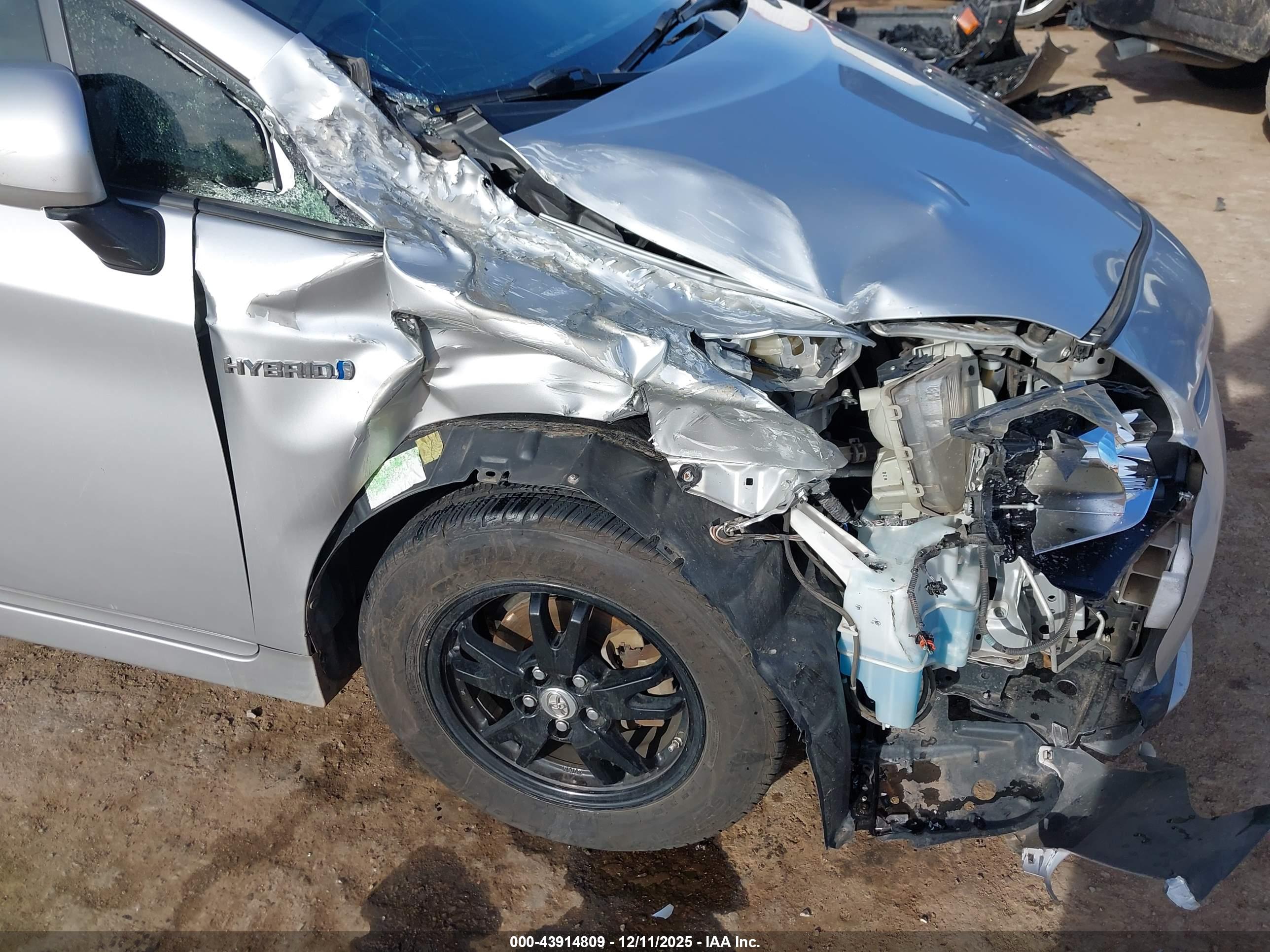 TOYOTA PRIUS image 6