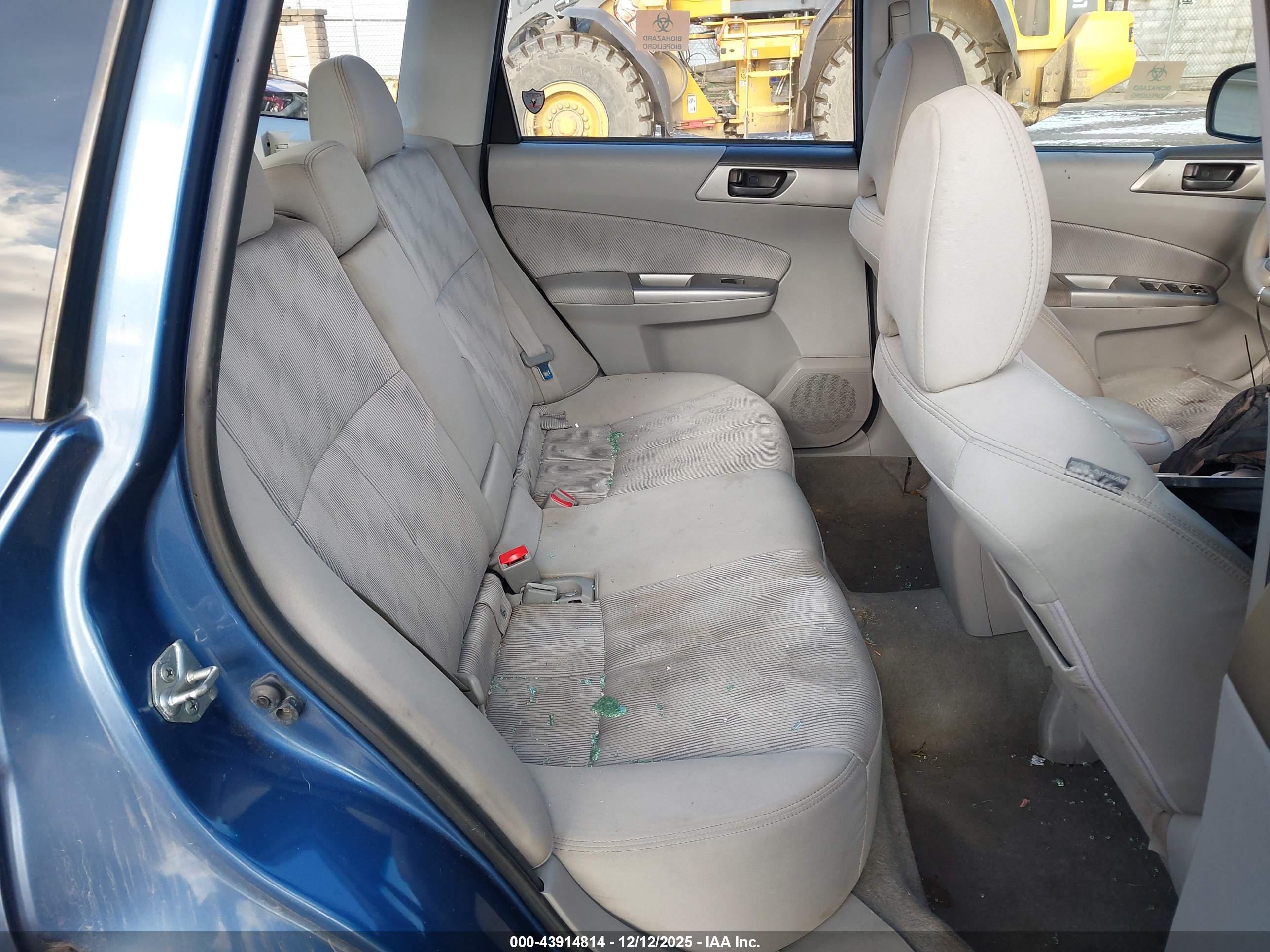 SUBARU FORESTER image 8