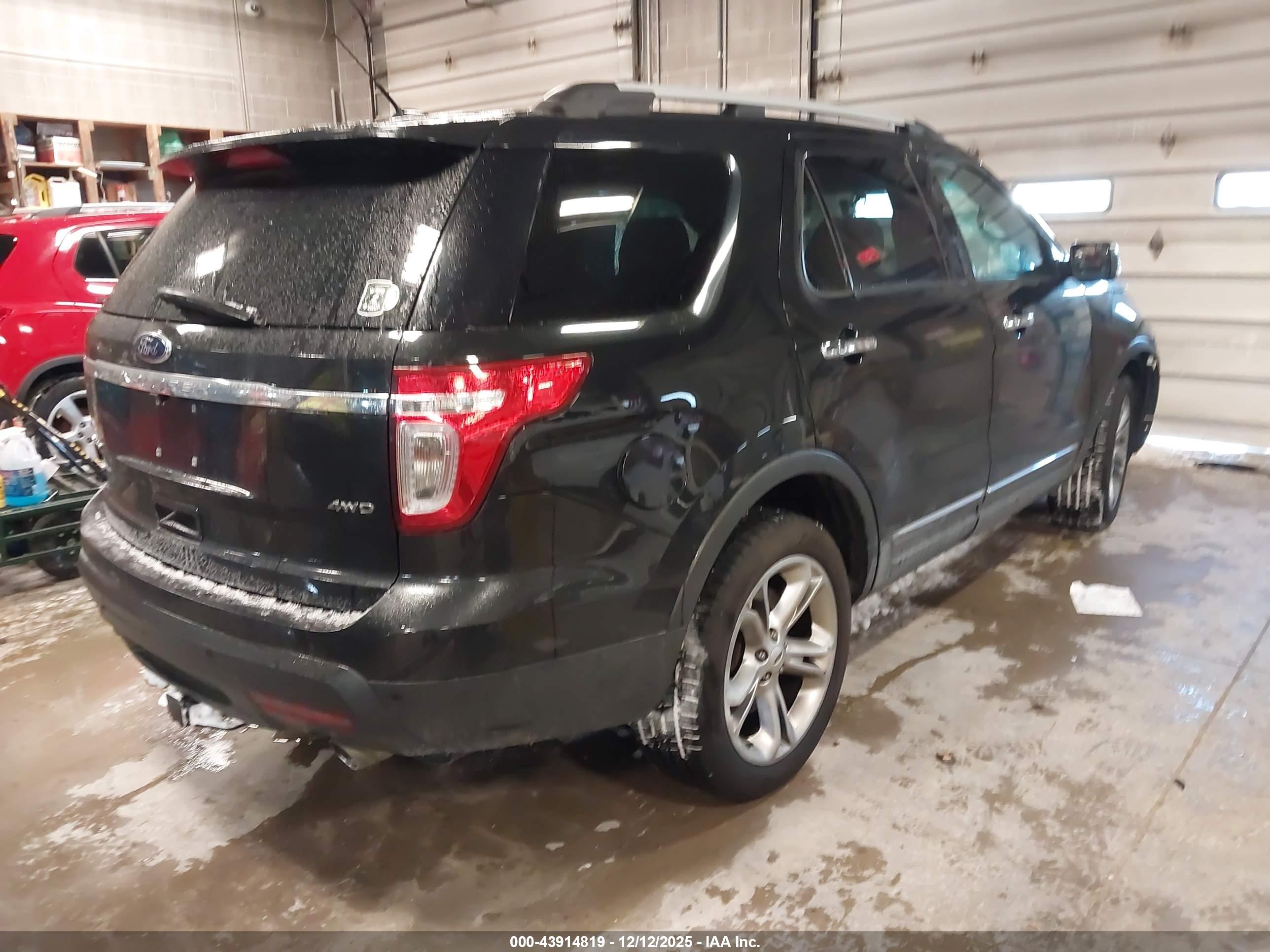 FORD EXPLORER image 4