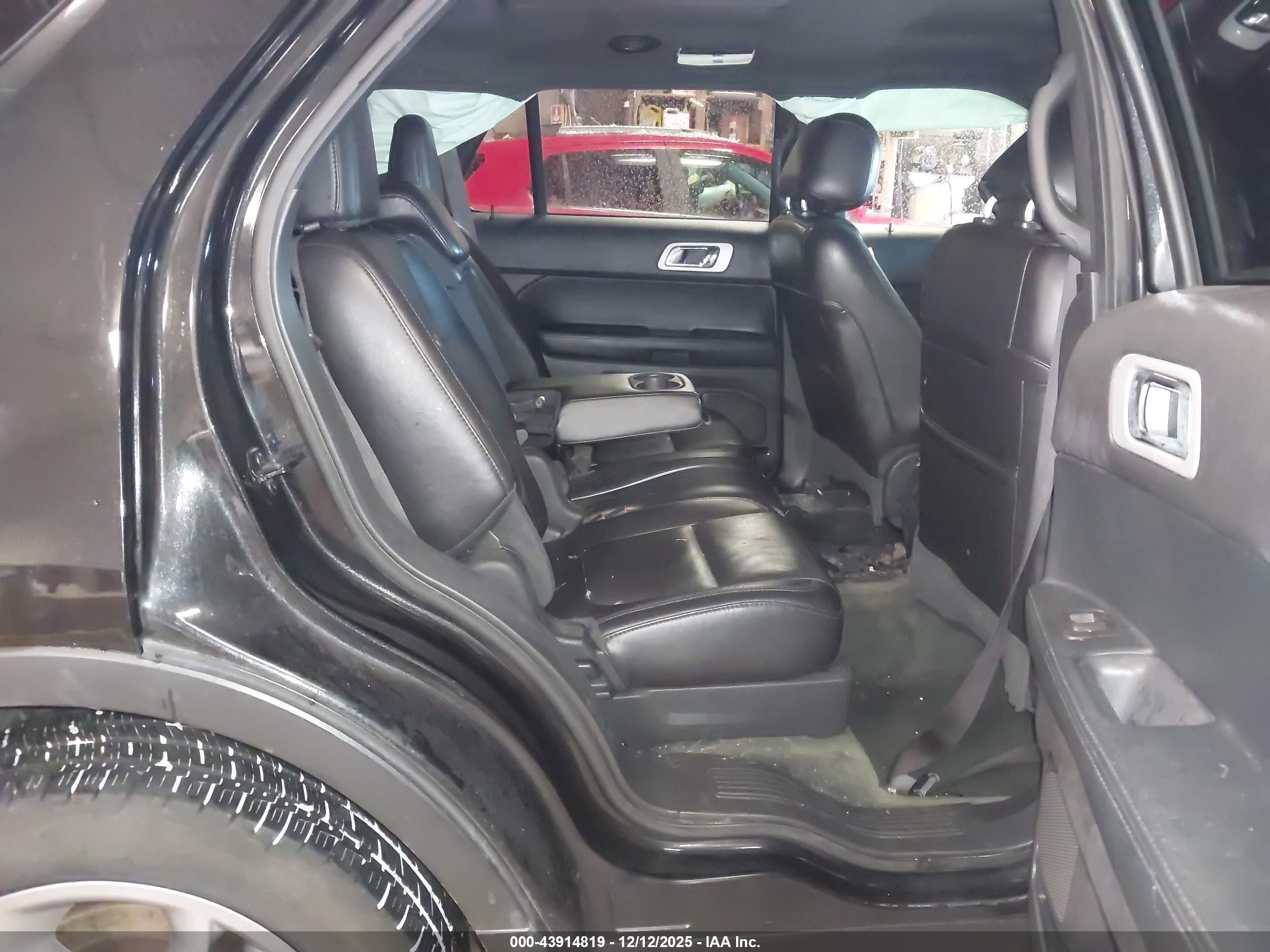 FORD EXPLORER image 8
