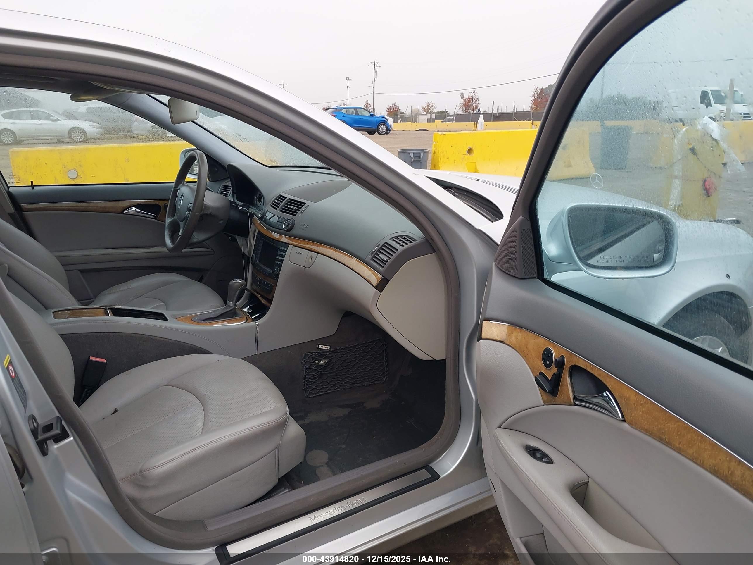 MERCEDES-BENZ E image 5