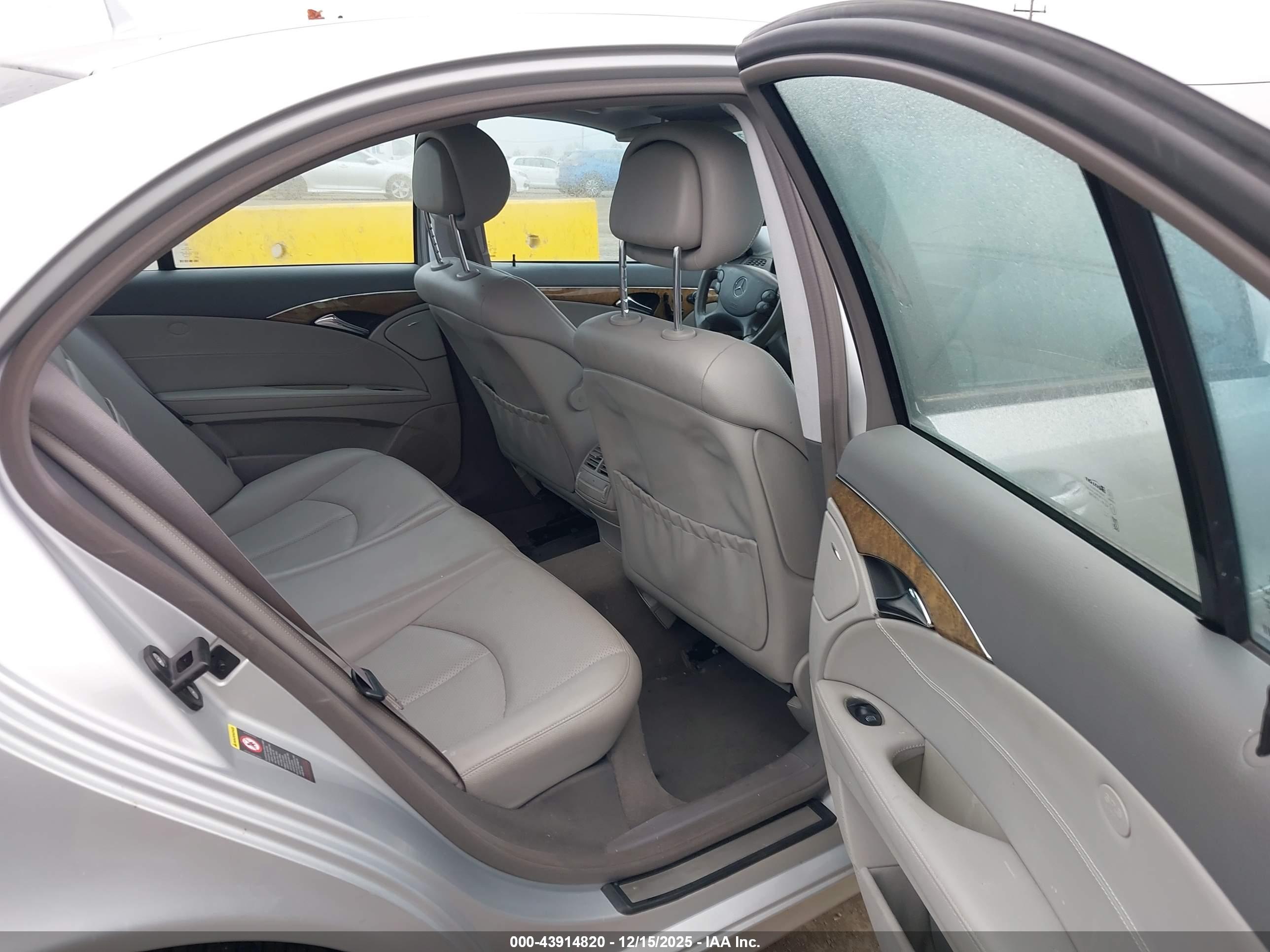 MERCEDES-BENZ E image 8