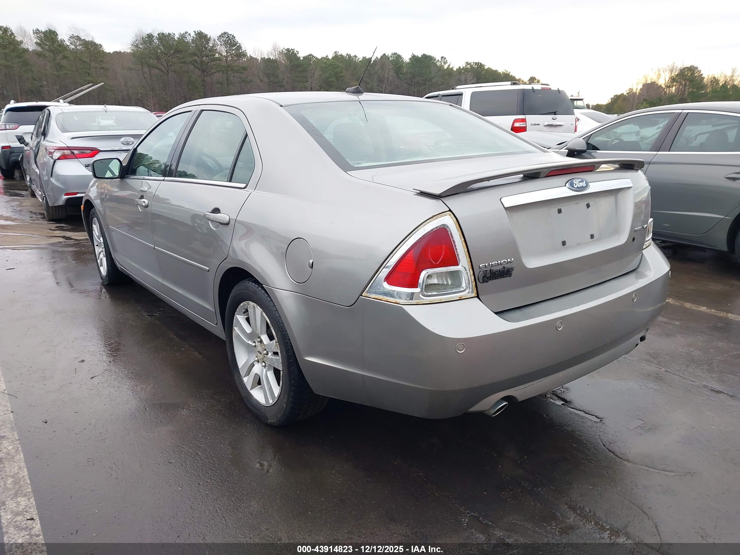 FORD FUSION image 3