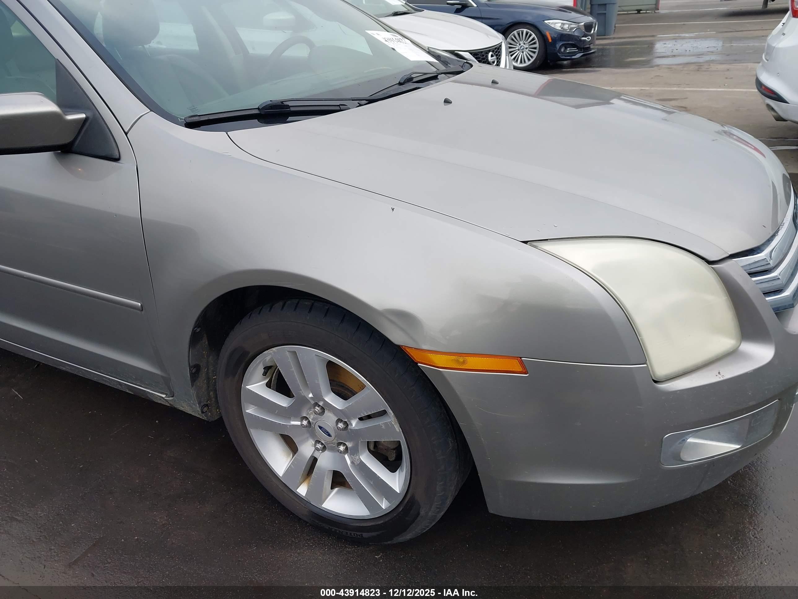 FORD FUSION image 6