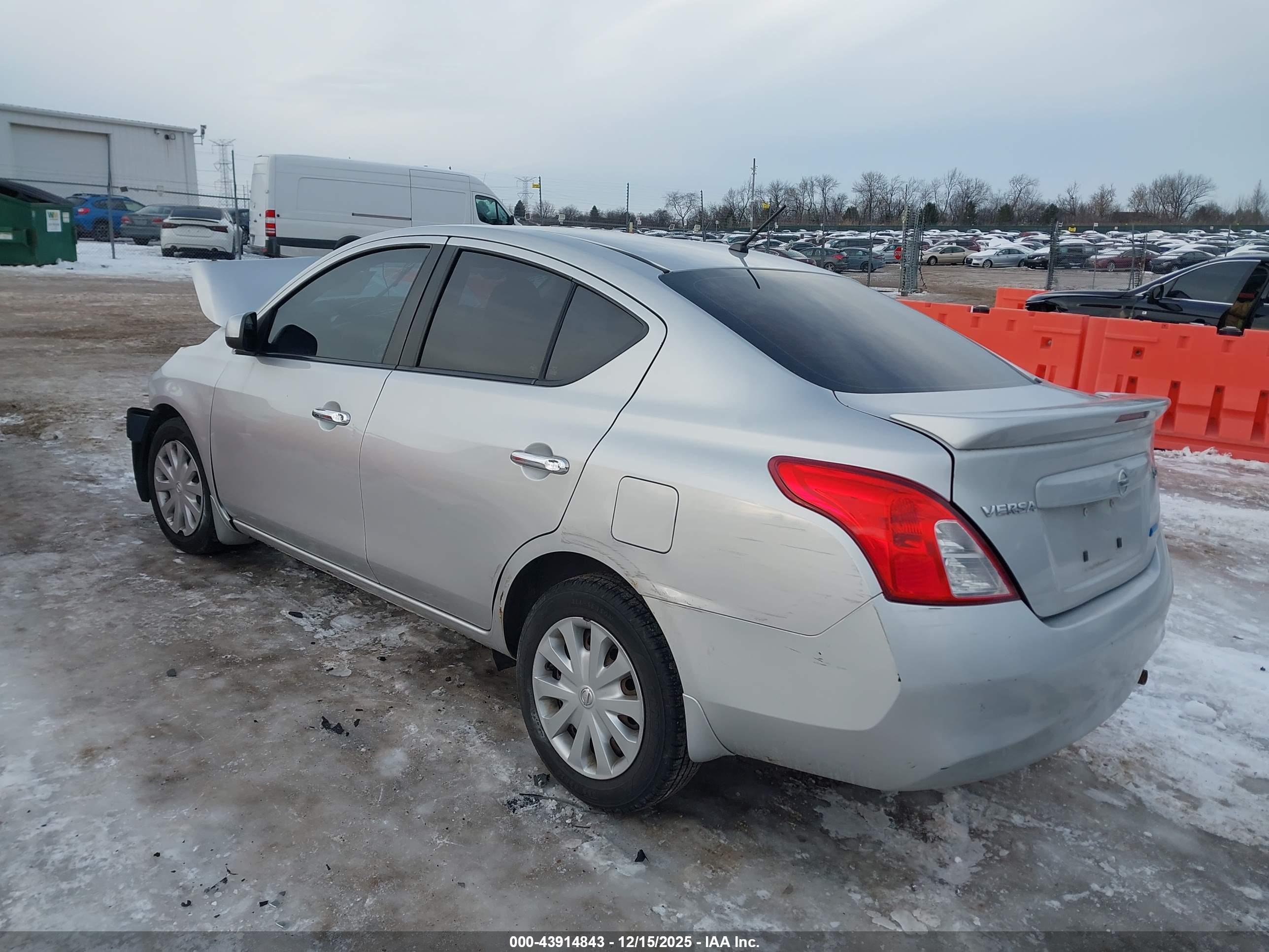 NISSAN VERSA image 3