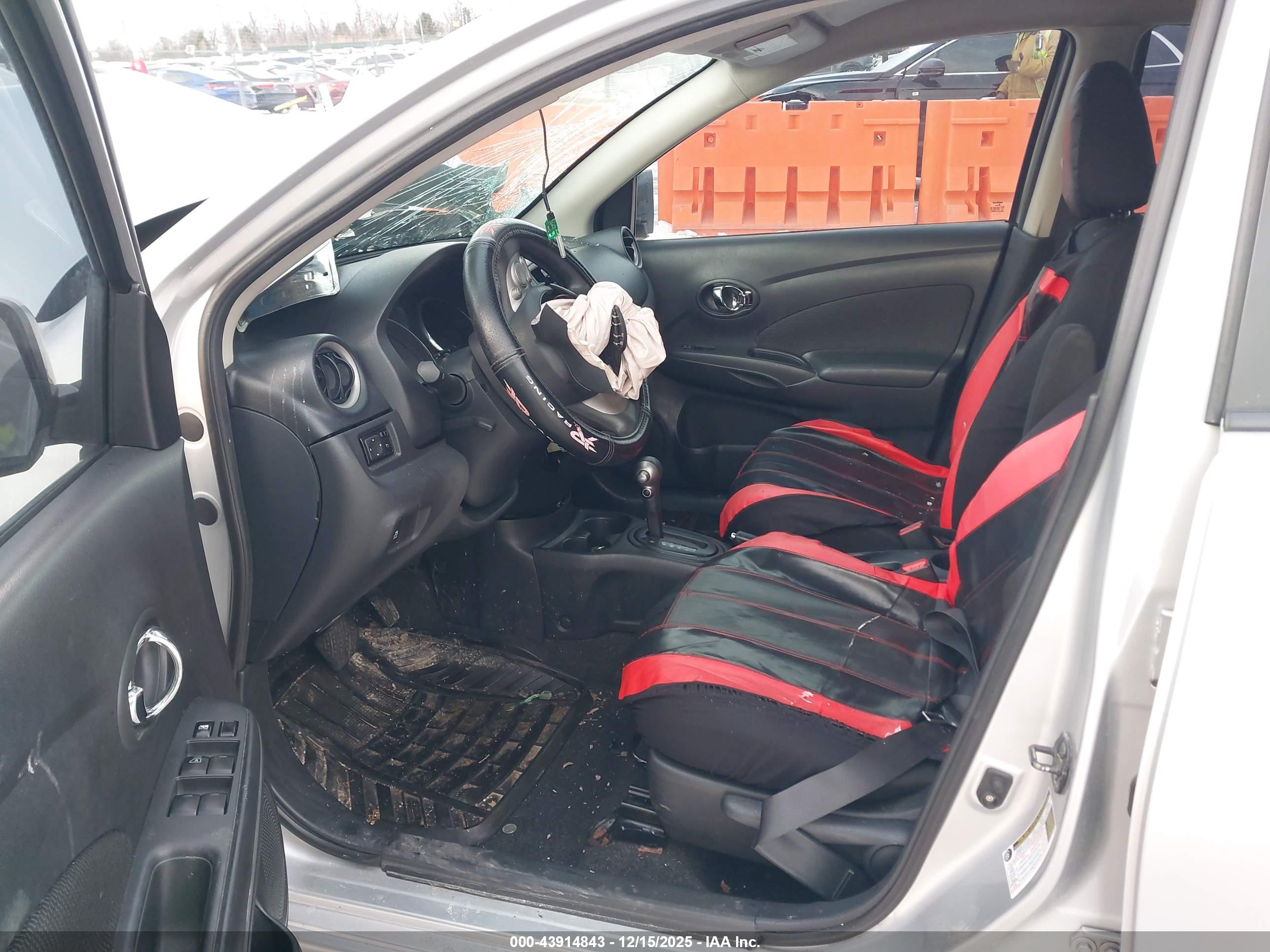 NISSAN VERSA image 5