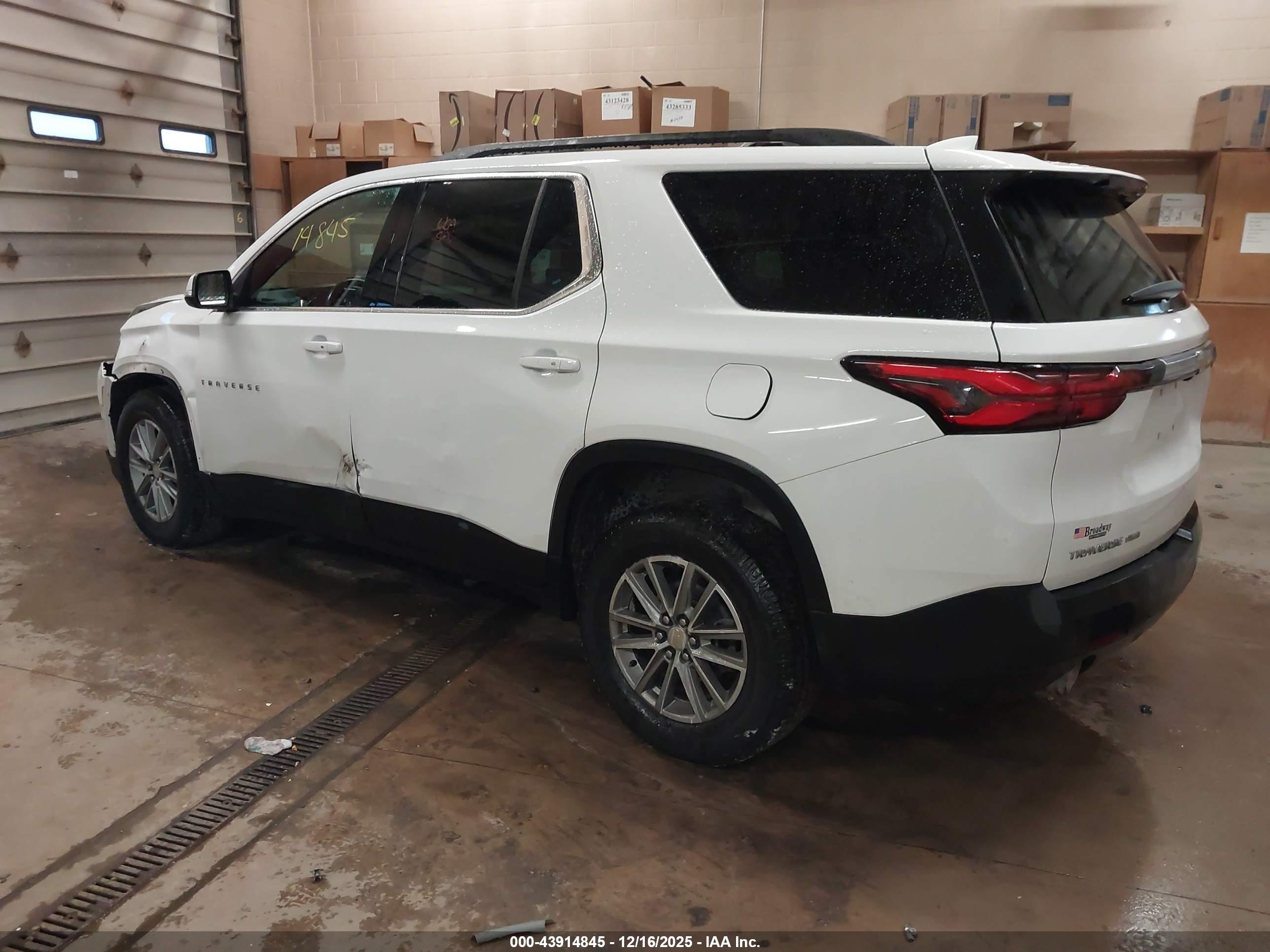 CHEVROLET TRAVERSE image 3