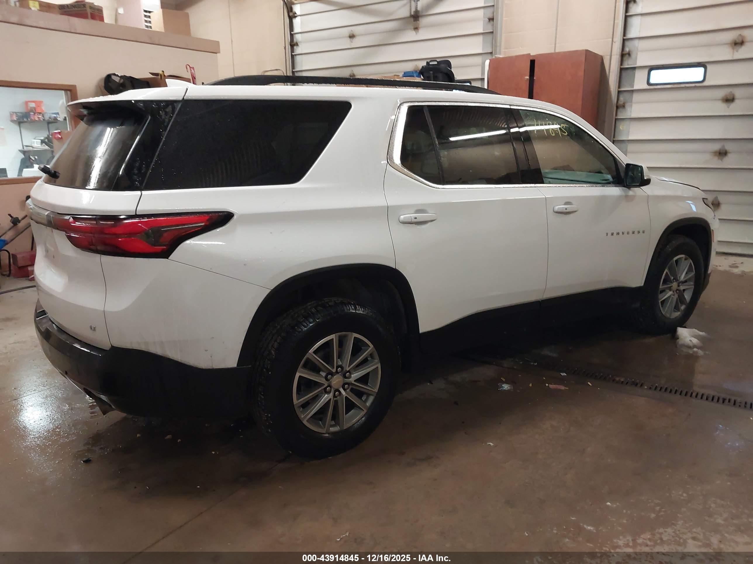 CHEVROLET TRAVERSE image 4