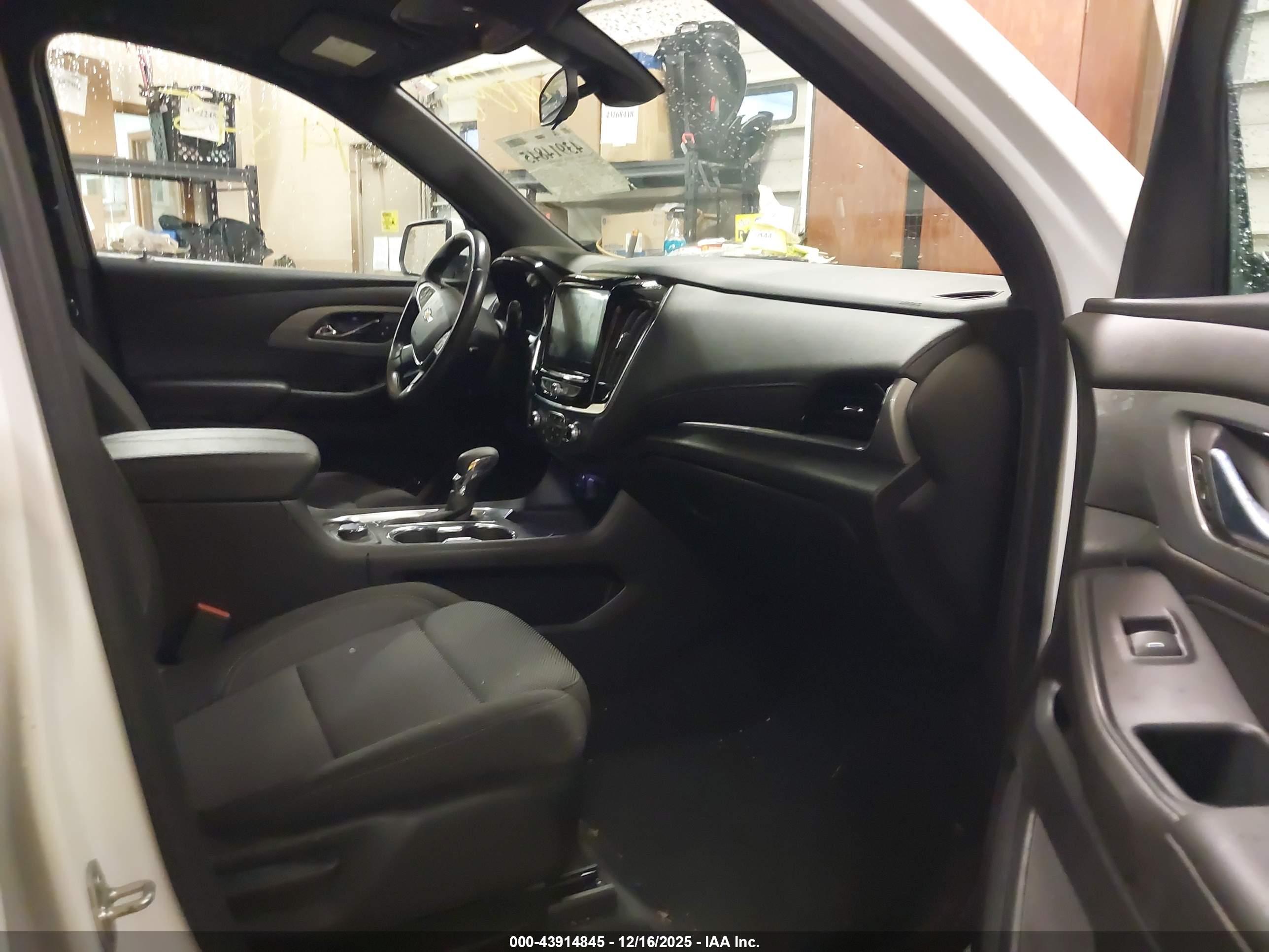 CHEVROLET TRAVERSE image 5