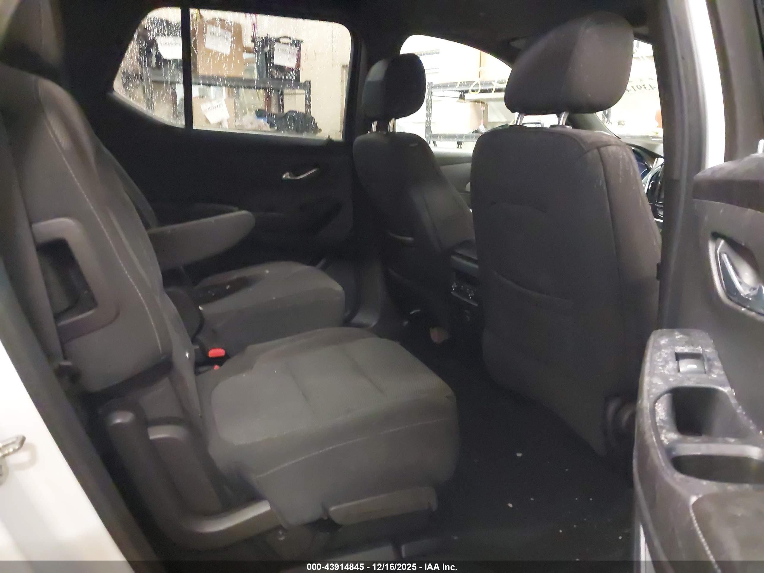 CHEVROLET TRAVERSE image 8