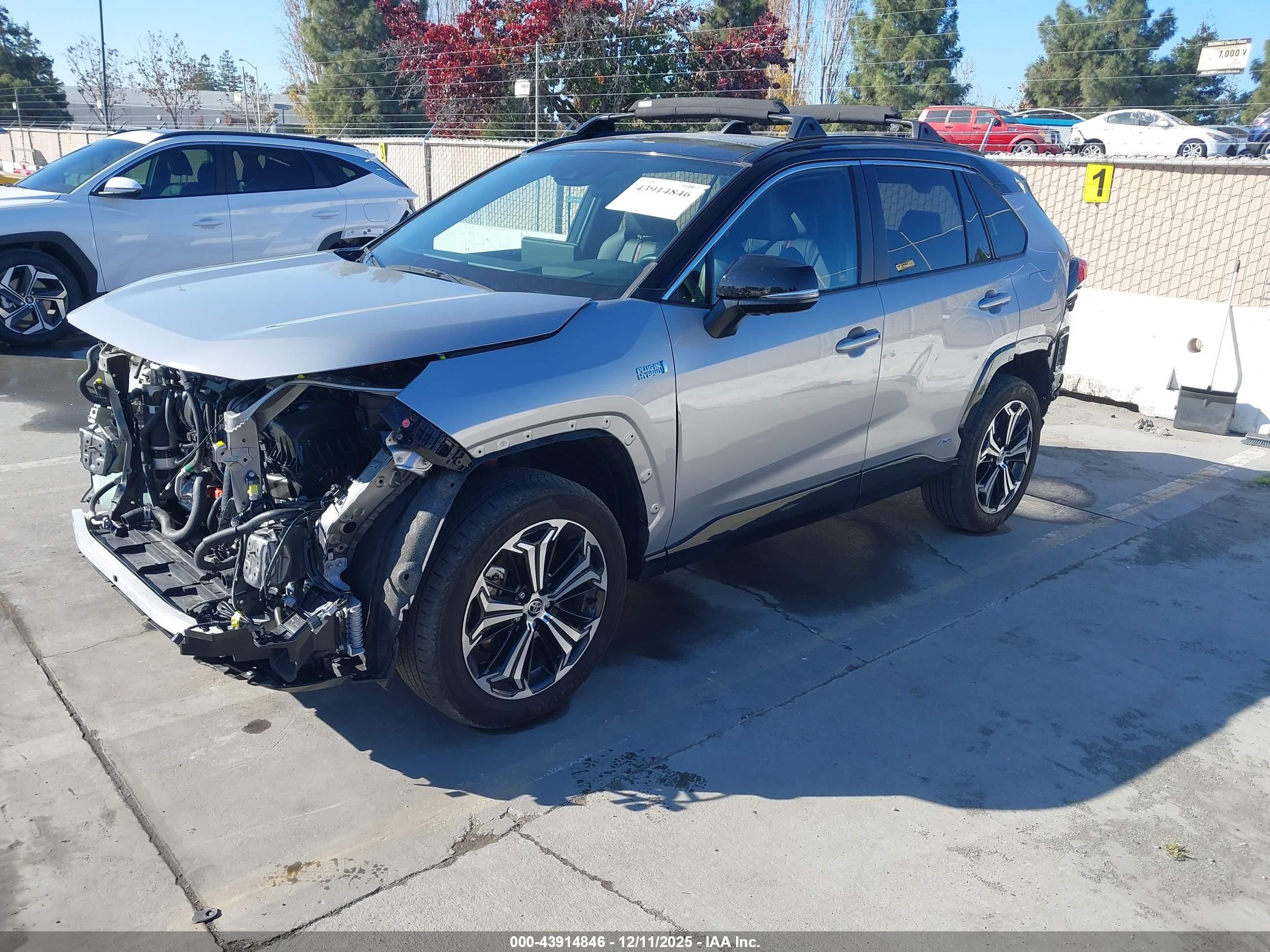 TOYOTA RAV4 image 2