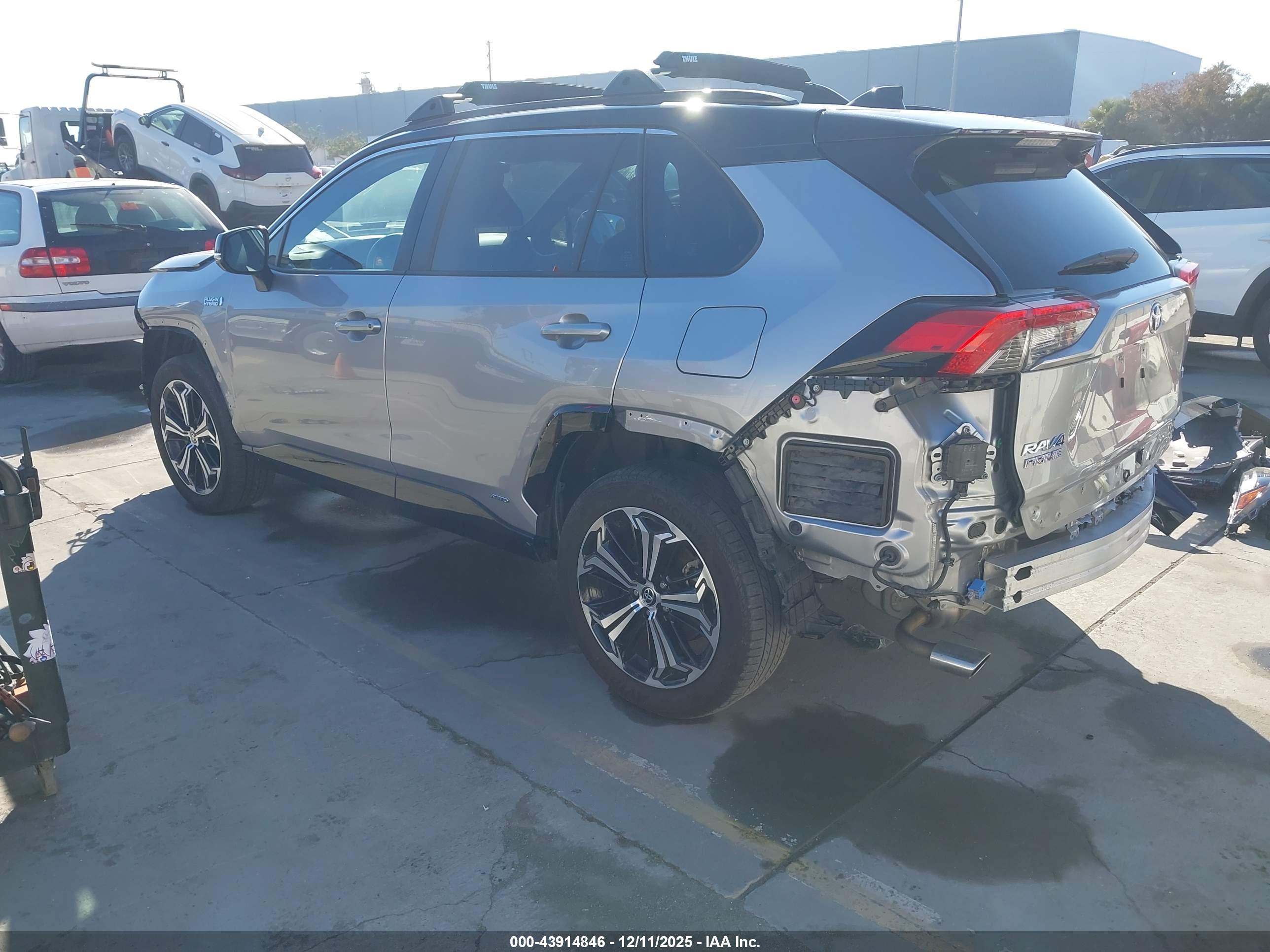 TOYOTA RAV4 image 3