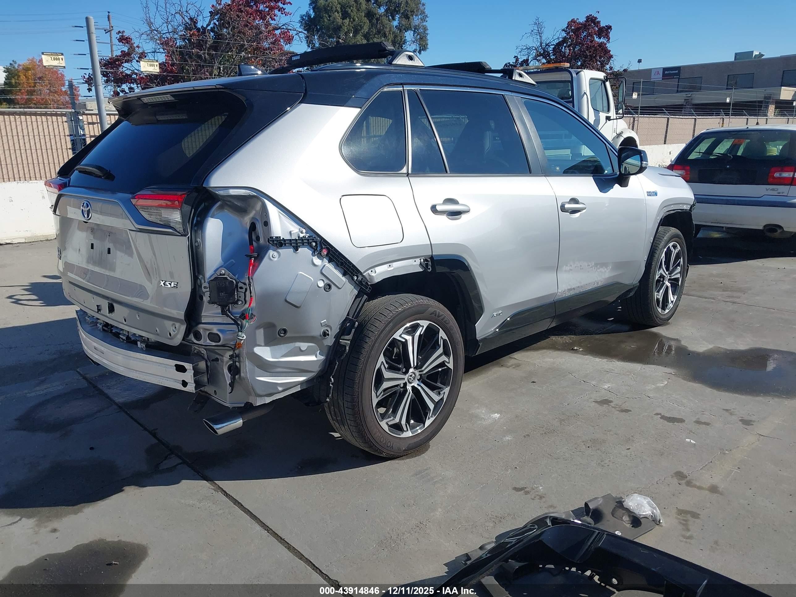 TOYOTA RAV4 image 4
