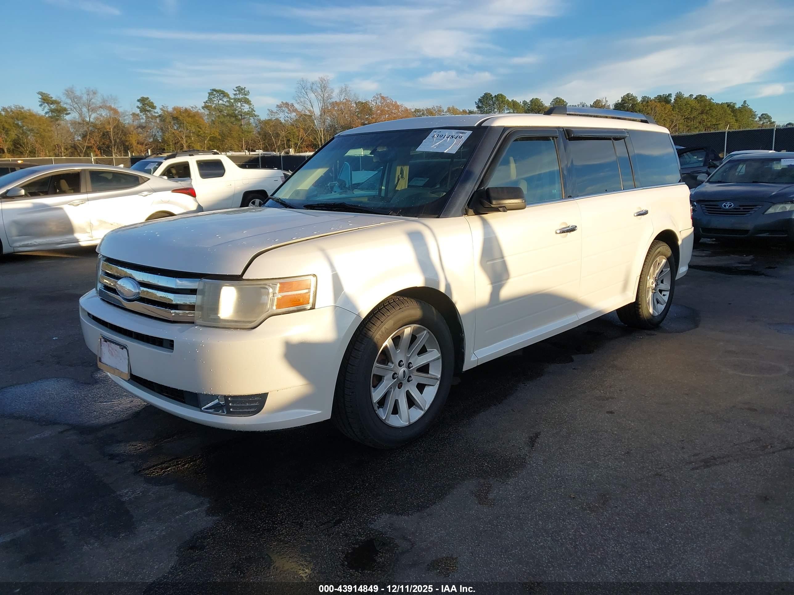 FORD FLEX image 2