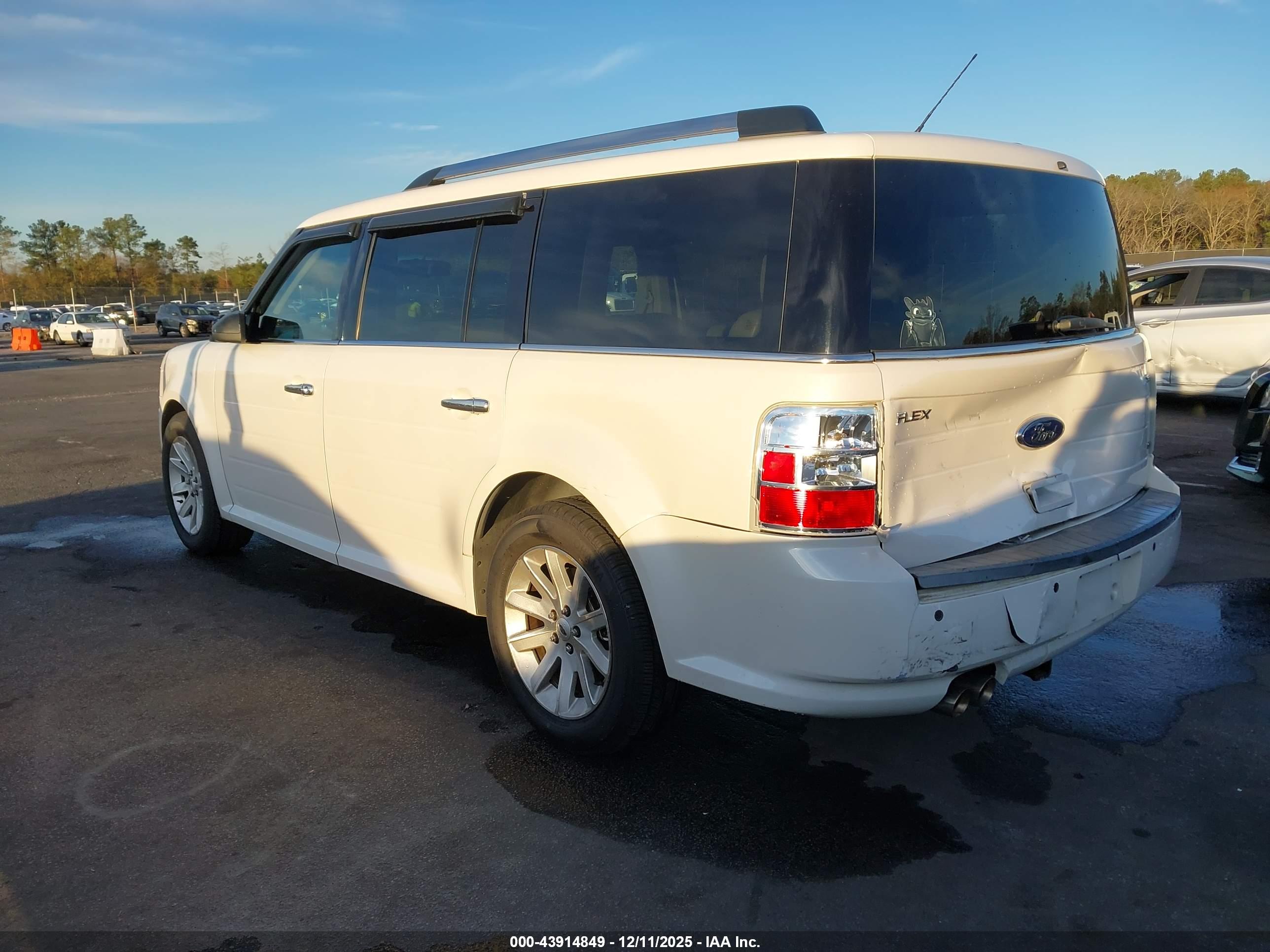 FORD FLEX image 3