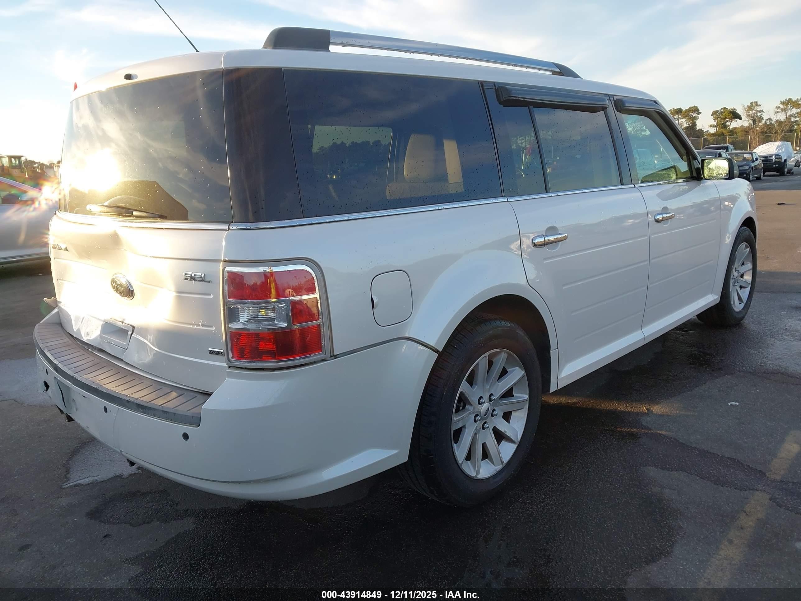 FORD FLEX image 4