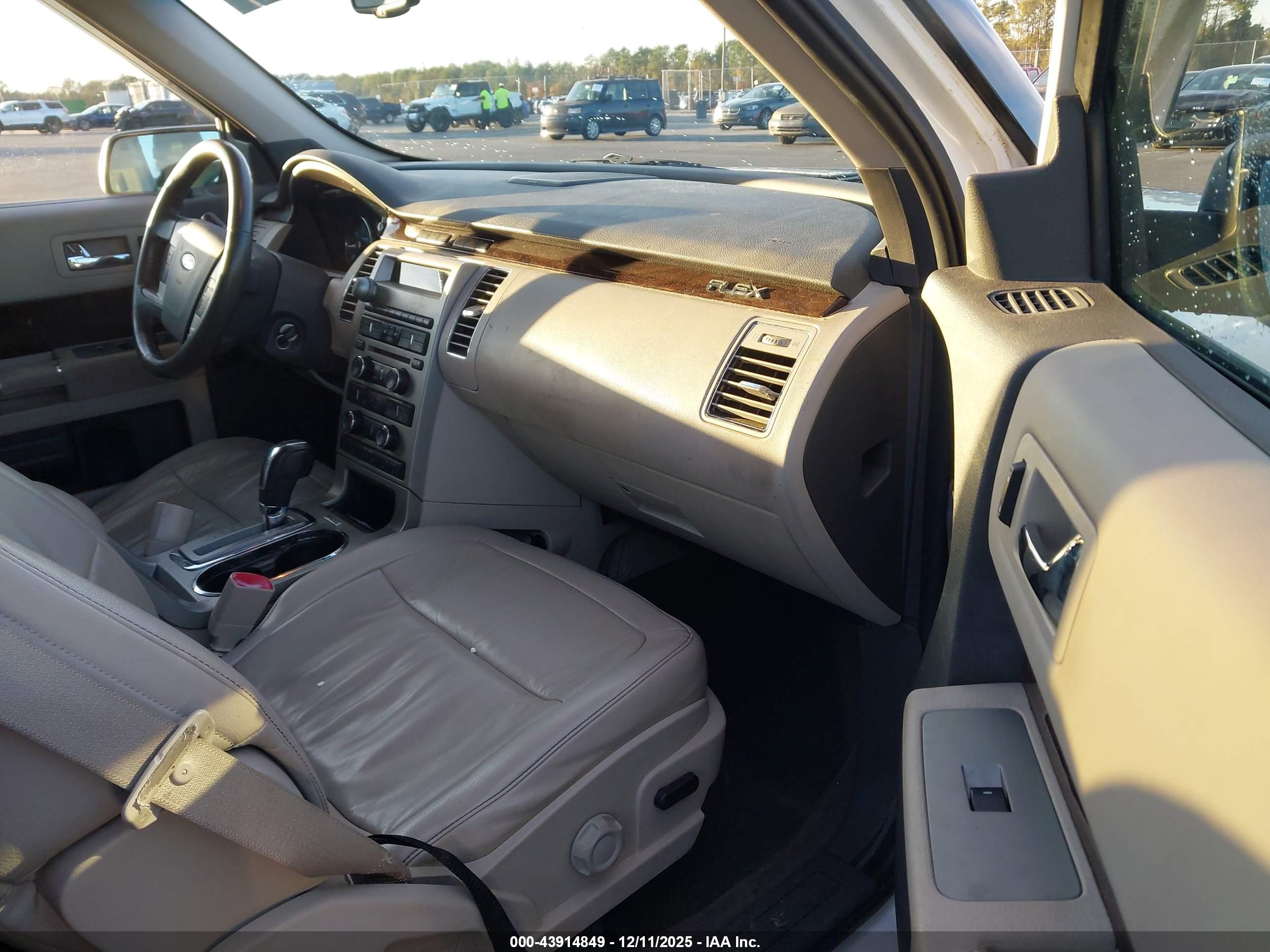FORD FLEX image 5