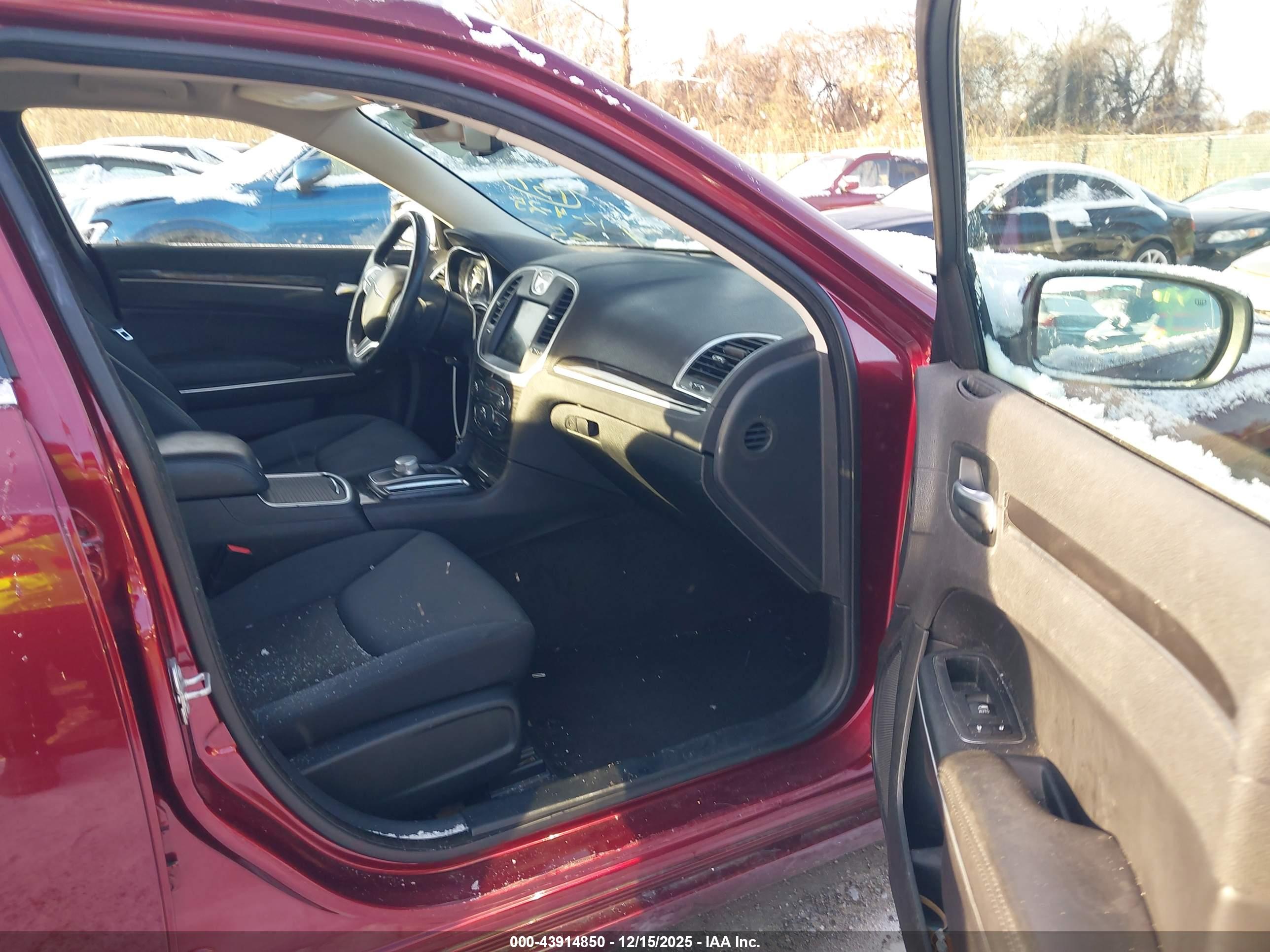 CHRYSLER 300 image 5