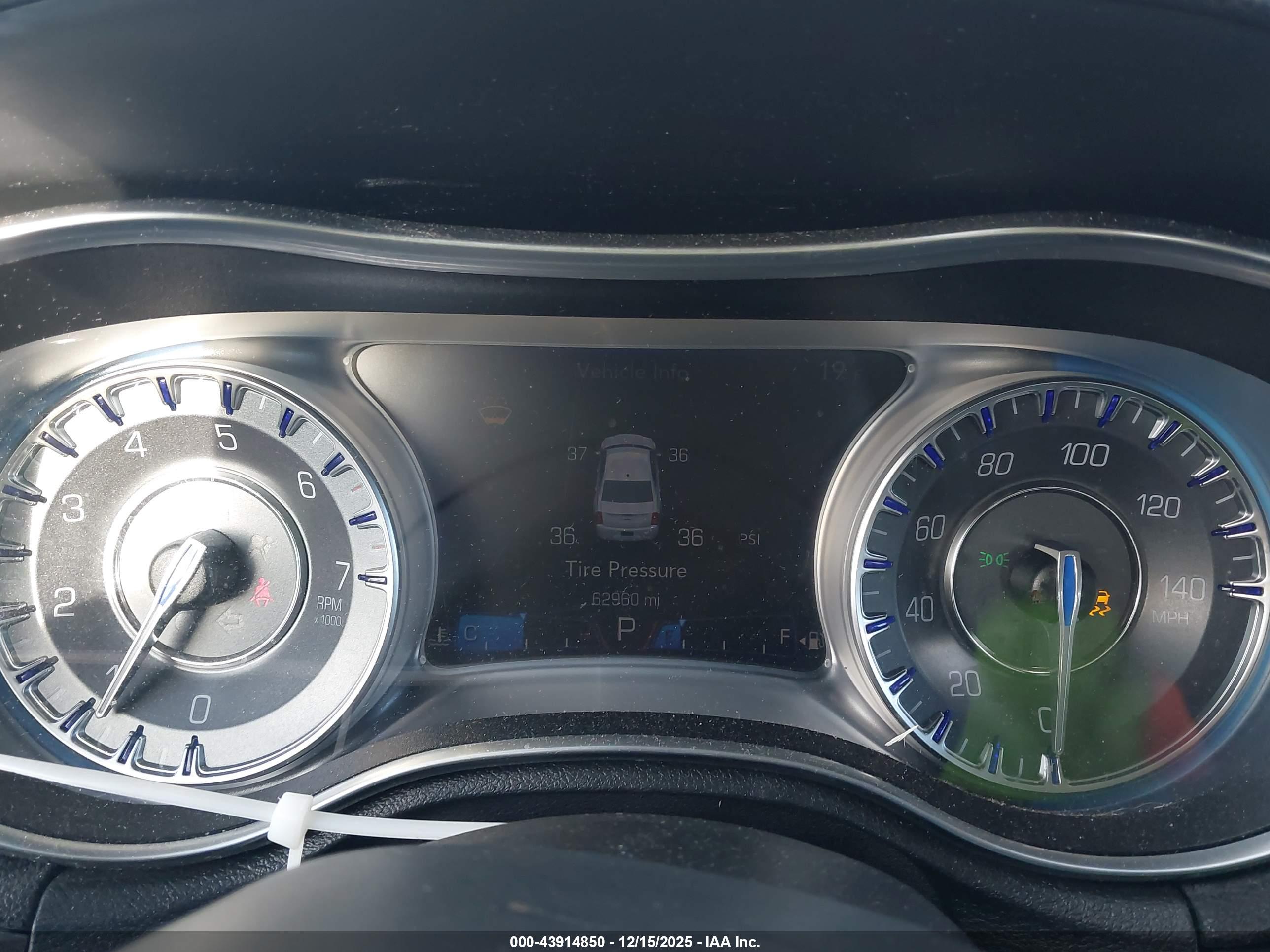 CHRYSLER 300 image 7