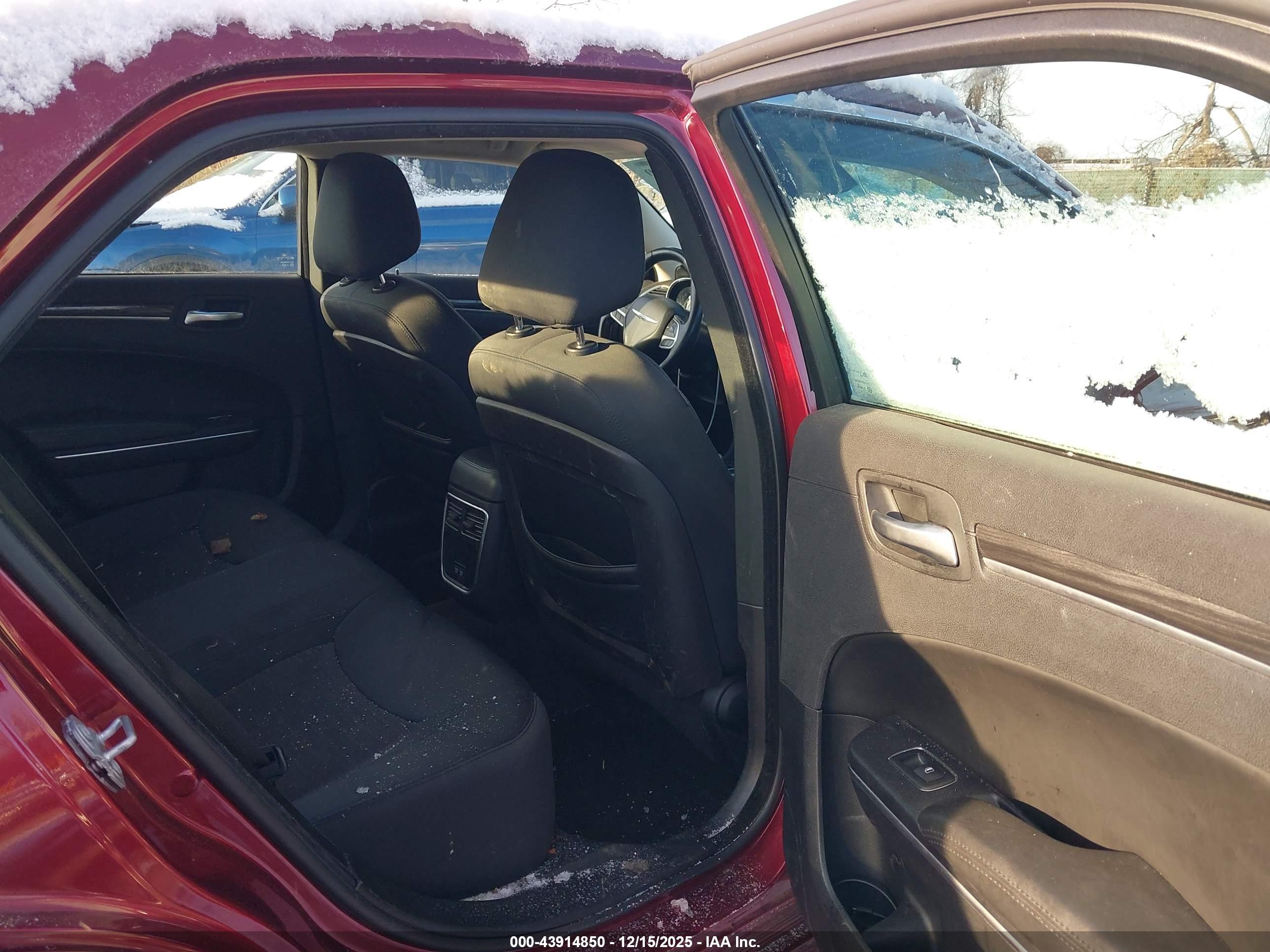 CHRYSLER 300 image 8