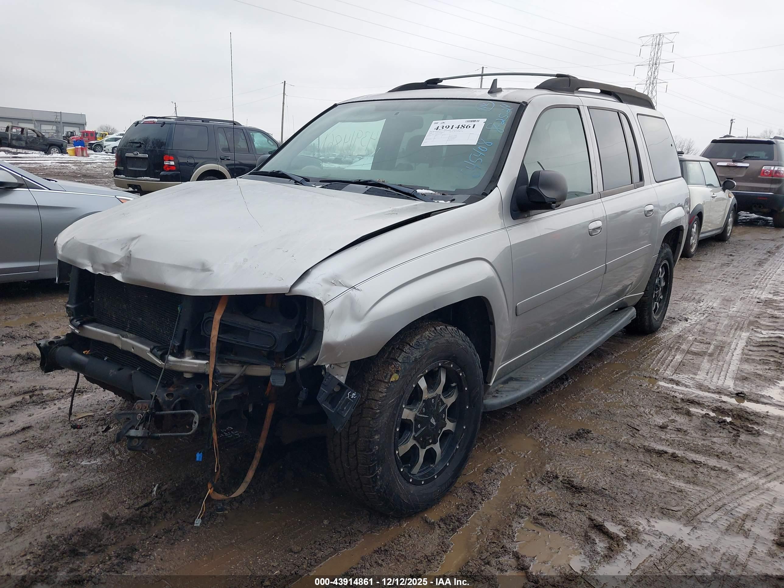 CHEVROLET TRAILBLAZER image 2