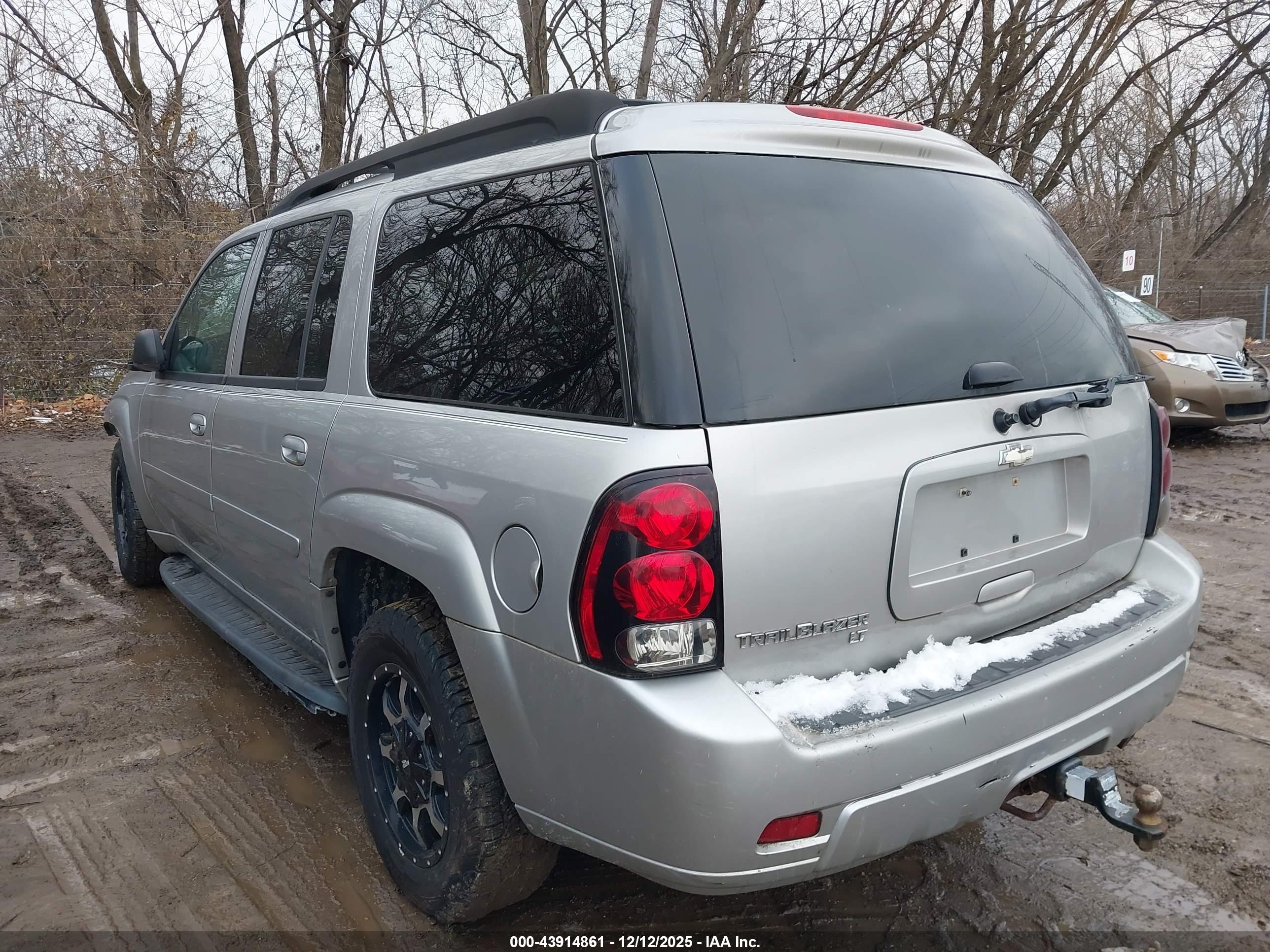CHEVROLET TRAILBLAZER image 3