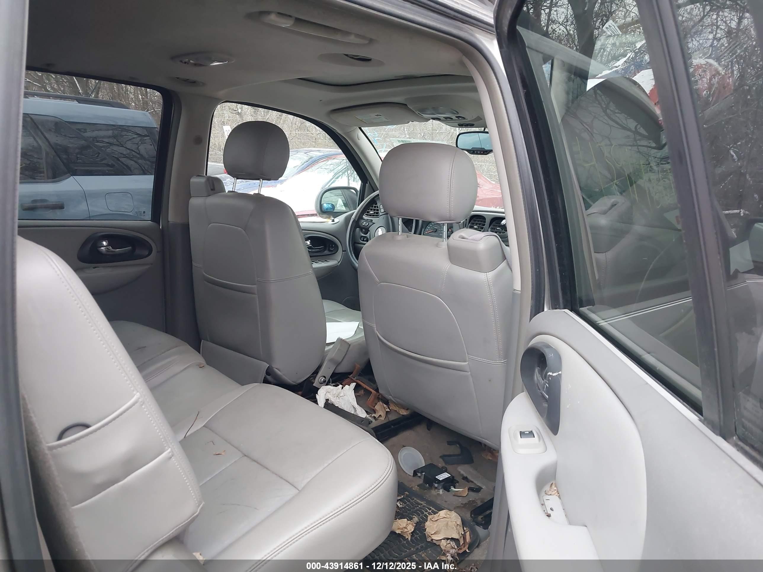 CHEVROLET TRAILBLAZER image 8